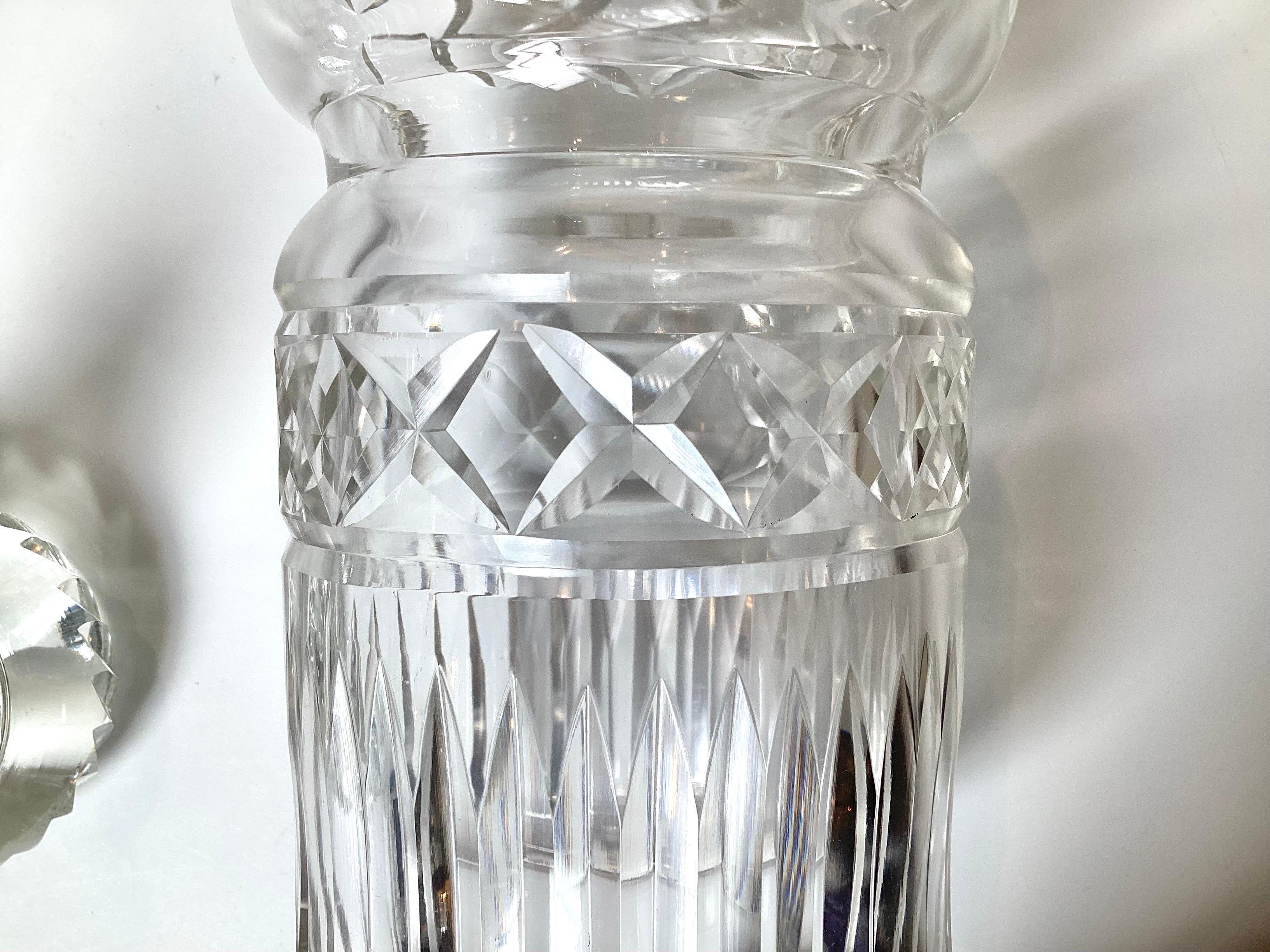 Ein Paar Spirituosenkaraffen aus geschliffenem Glas aus dem 19. im Angebot 1