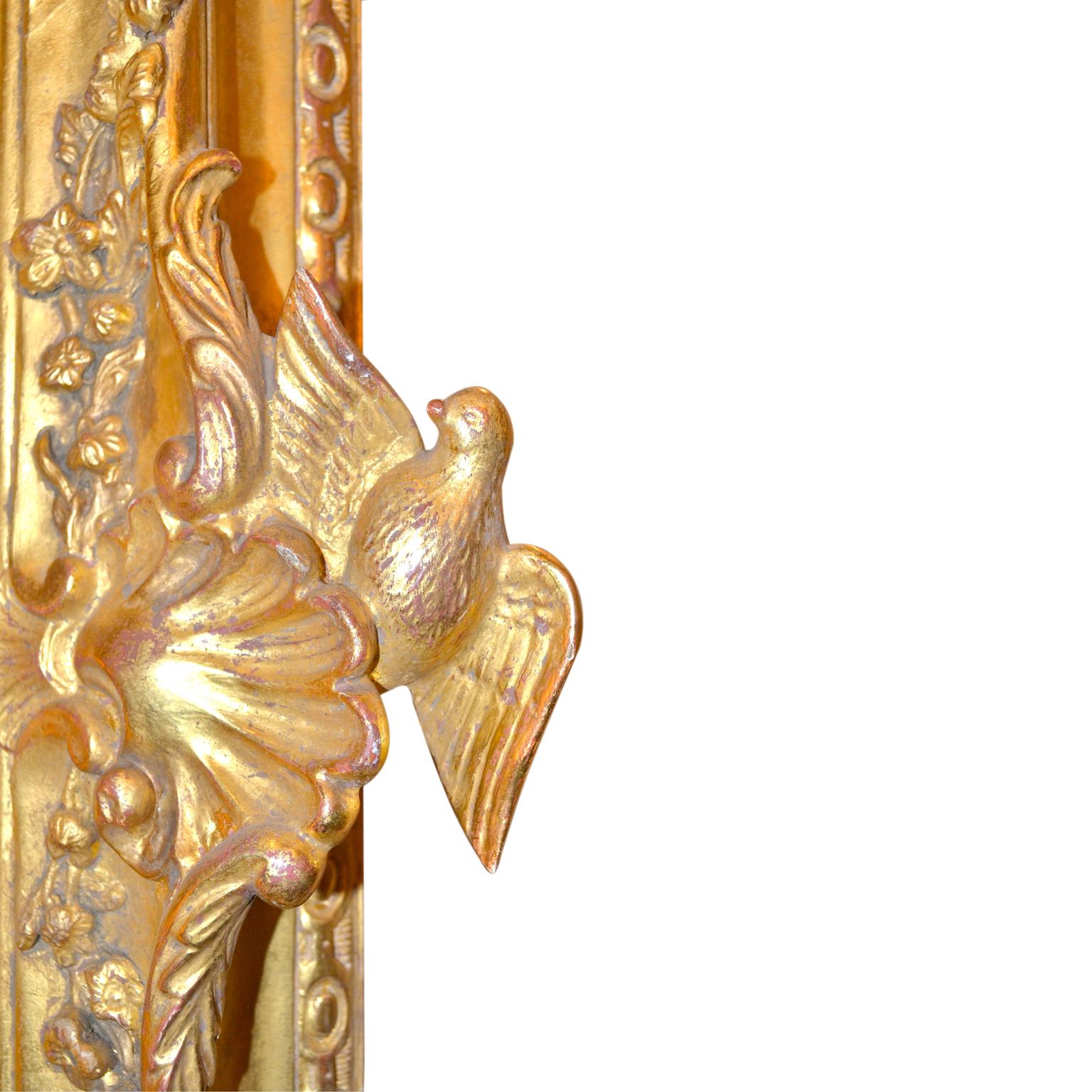 XIXe siècle Miroir palatial en bois doré sculpté de style Louis XV du 19ème siècle français en vente