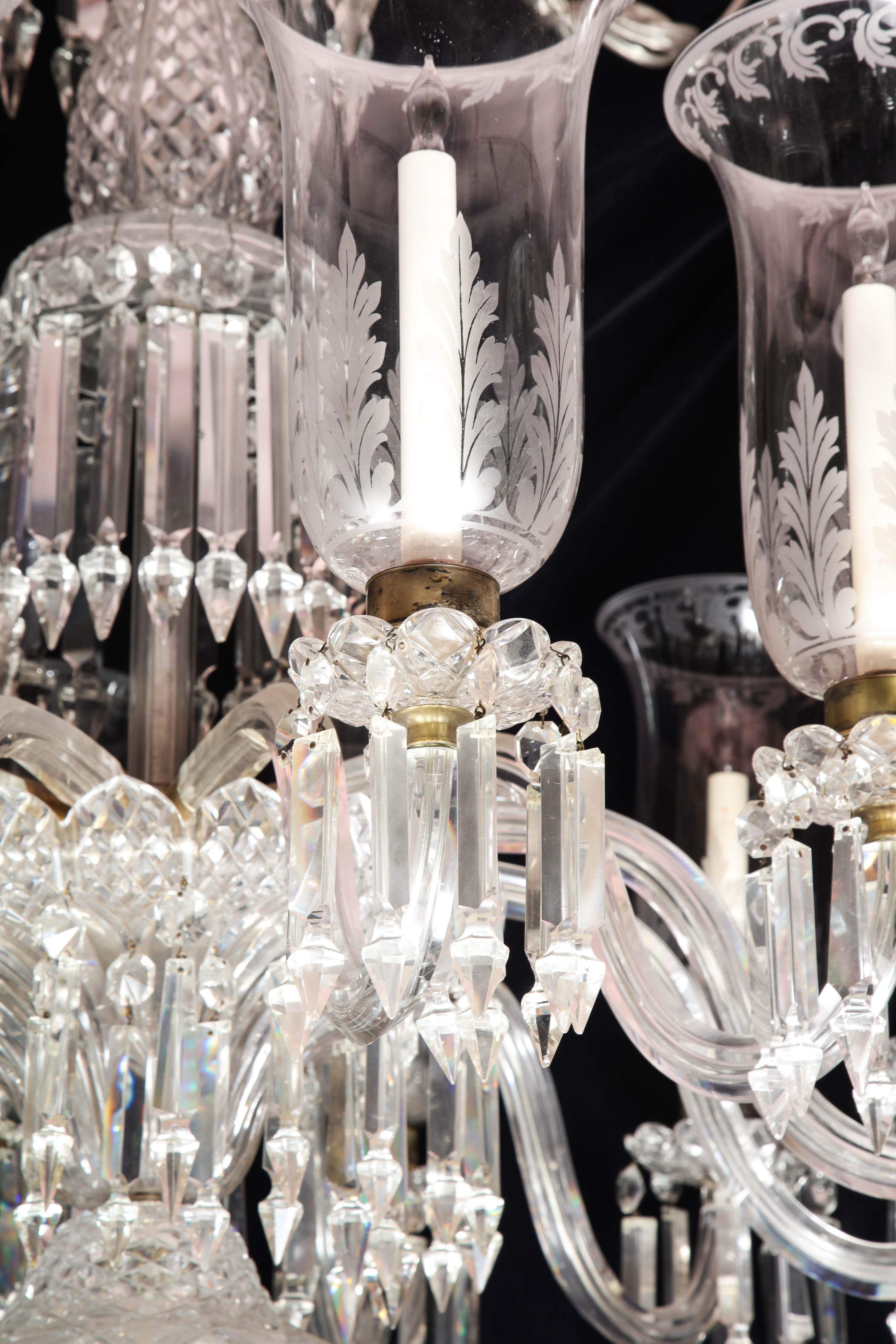 Palatial et grand lustre français ancien en cristal taillé Louis XVI en vente 1