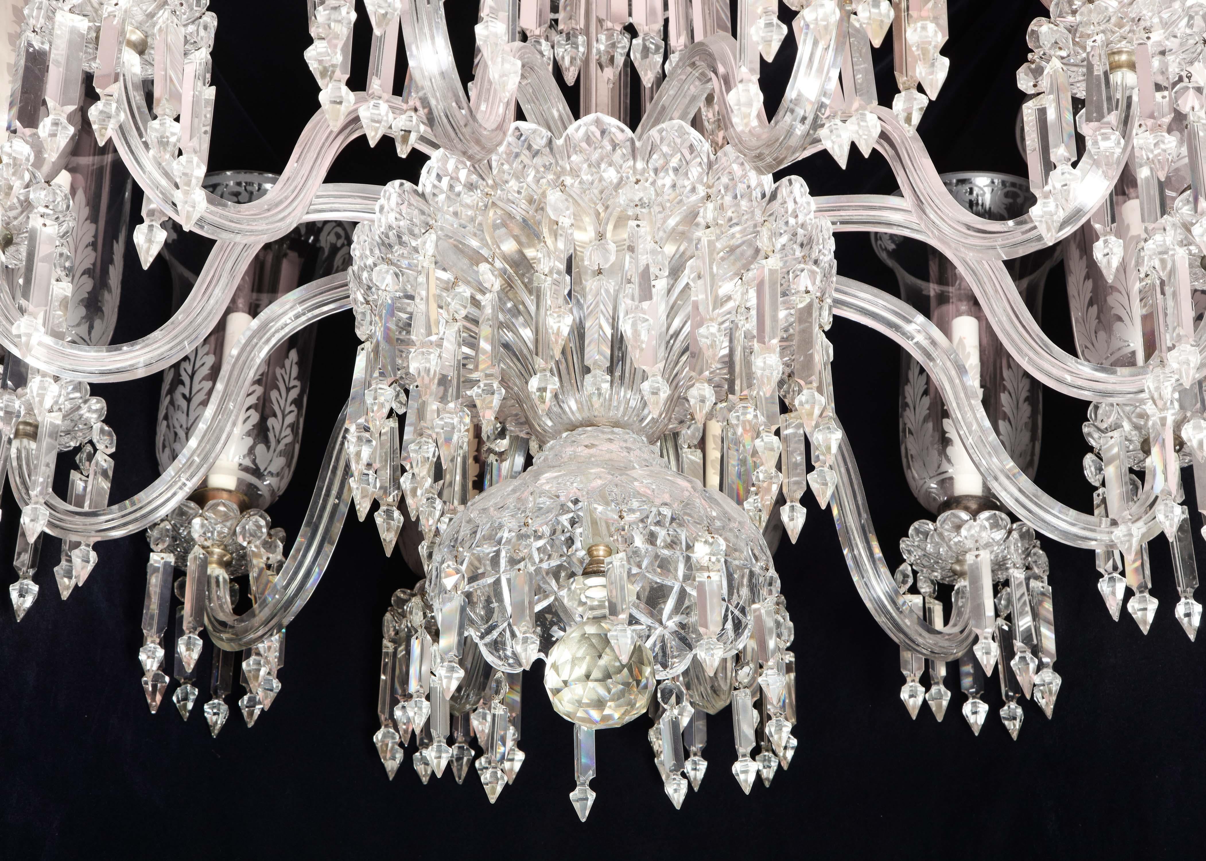 Palatial et grand lustre français ancien en cristal taillé Louis XVI en vente 2