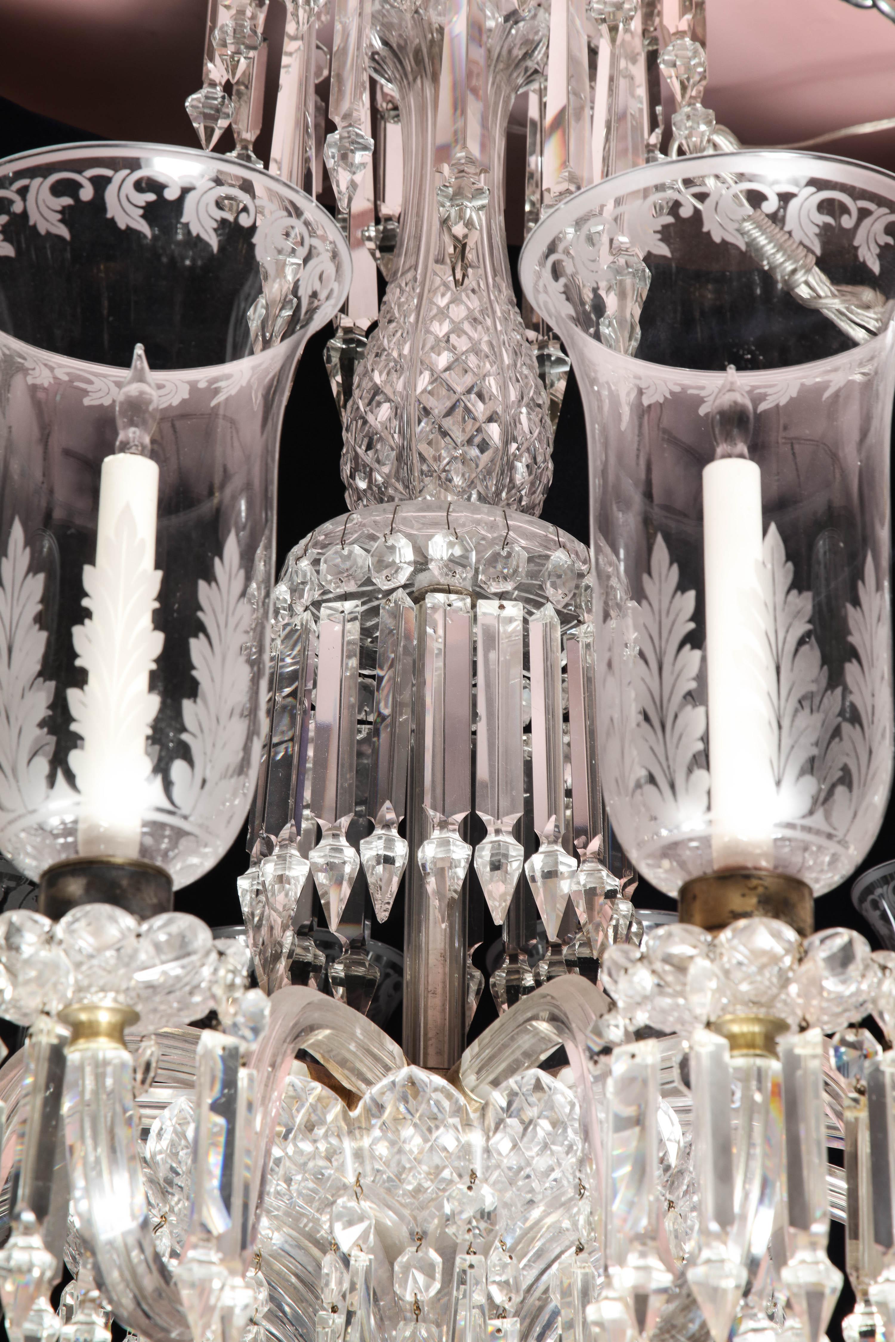 Palatial et grand lustre français ancien en cristal taillé Louis XVI Bon état - En vente à New York, NY