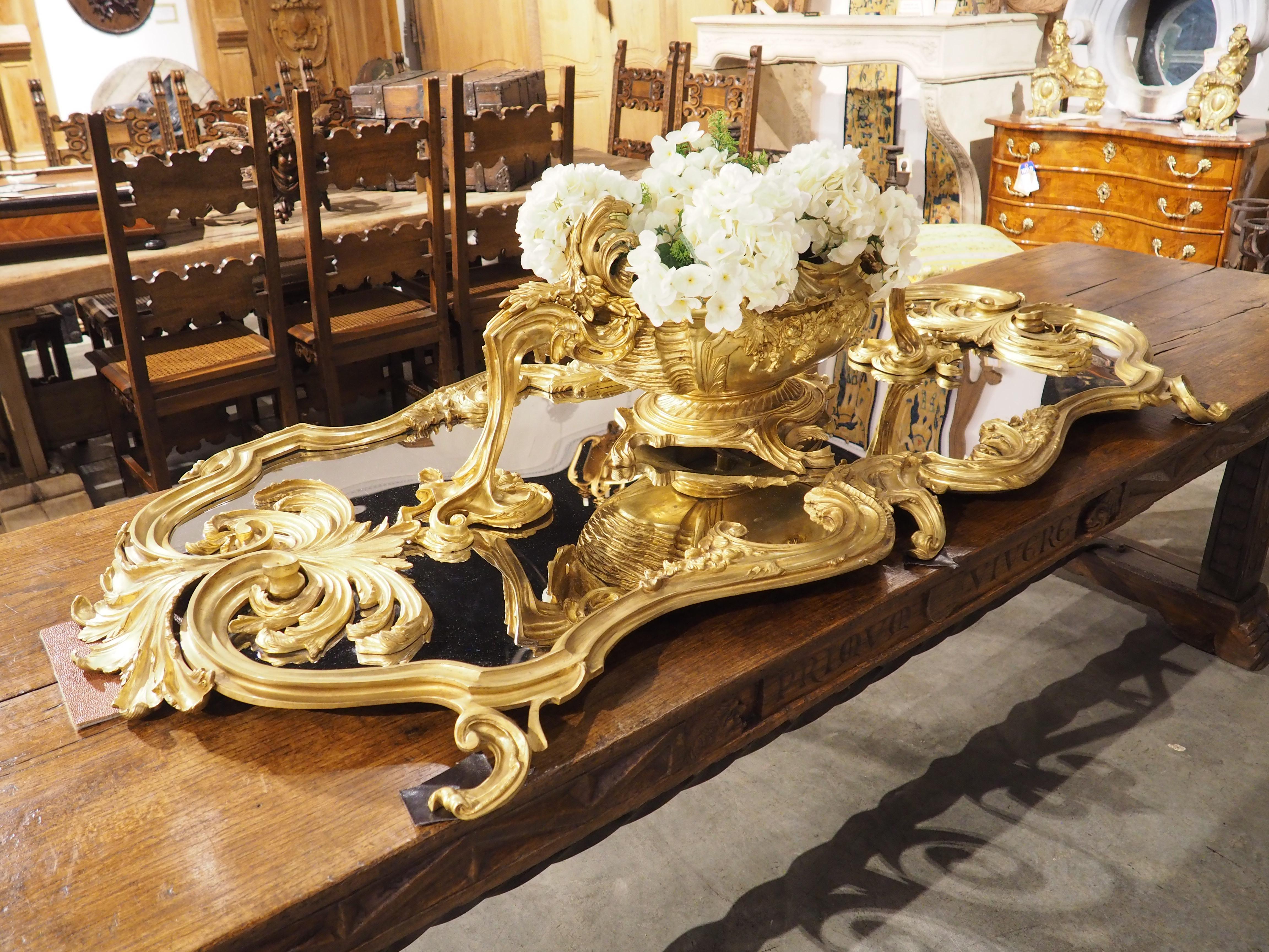 Un somptueux Surtout de table avec jardinière en bronze doré français avec miroir, L-74,5 en vente 6