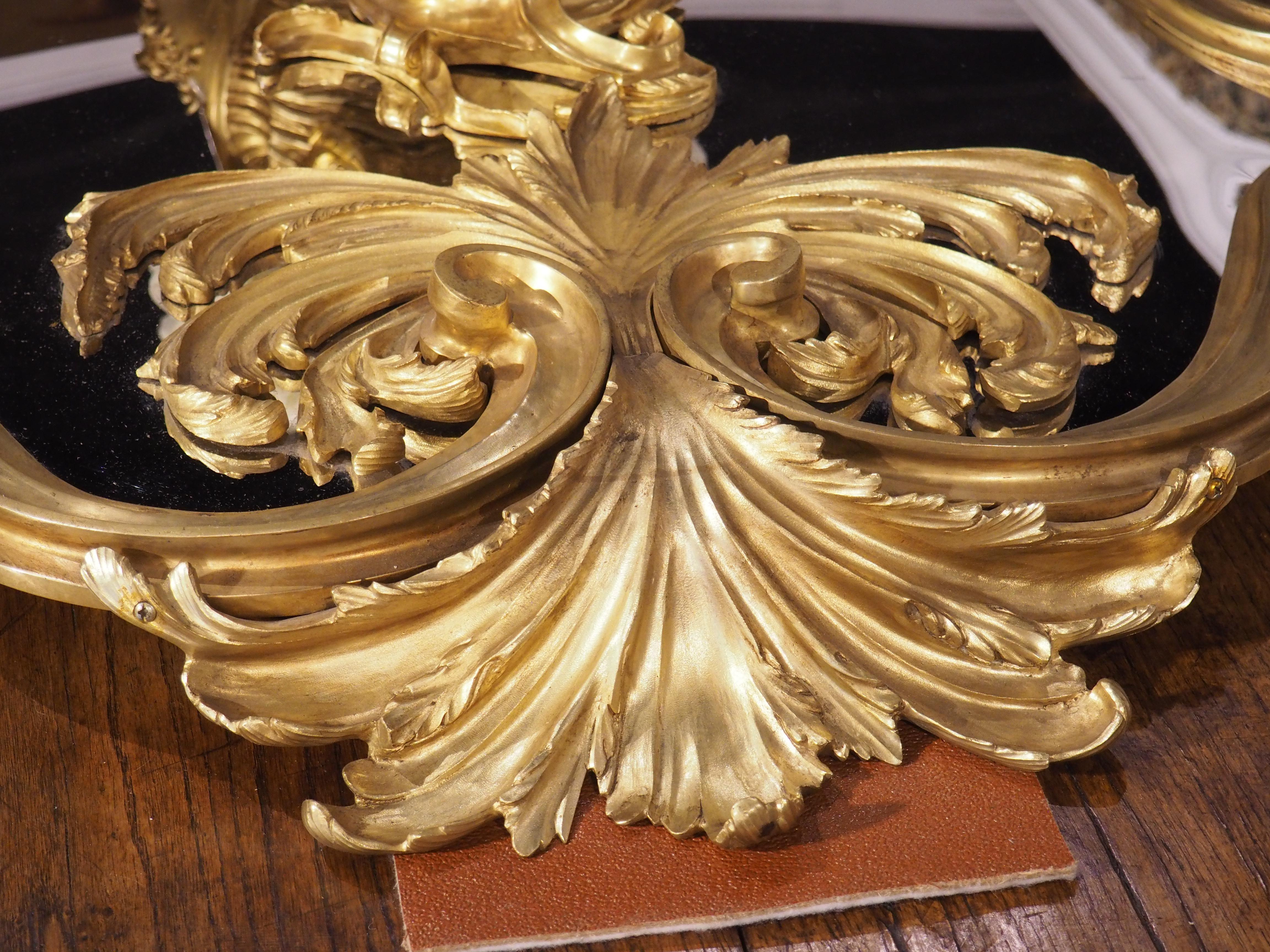 Doré Un somptueux Surtout de table avec jardinière en bronze doré français avec miroir, L-74,5 en vente