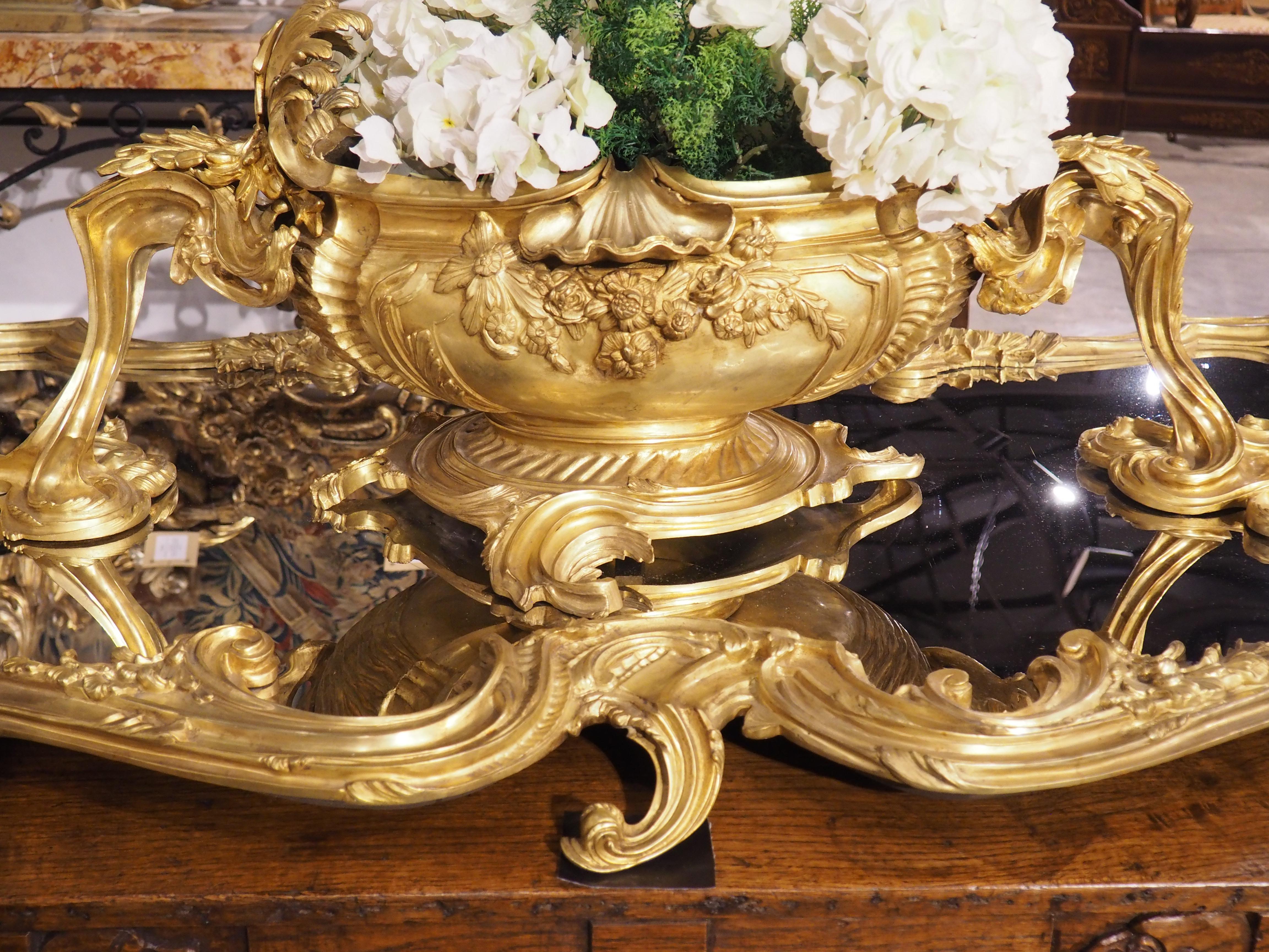 Un somptueux Surtout de table avec jardinière en bronze doré français avec miroir, L-74,5 Bon état - En vente à Dallas, TX