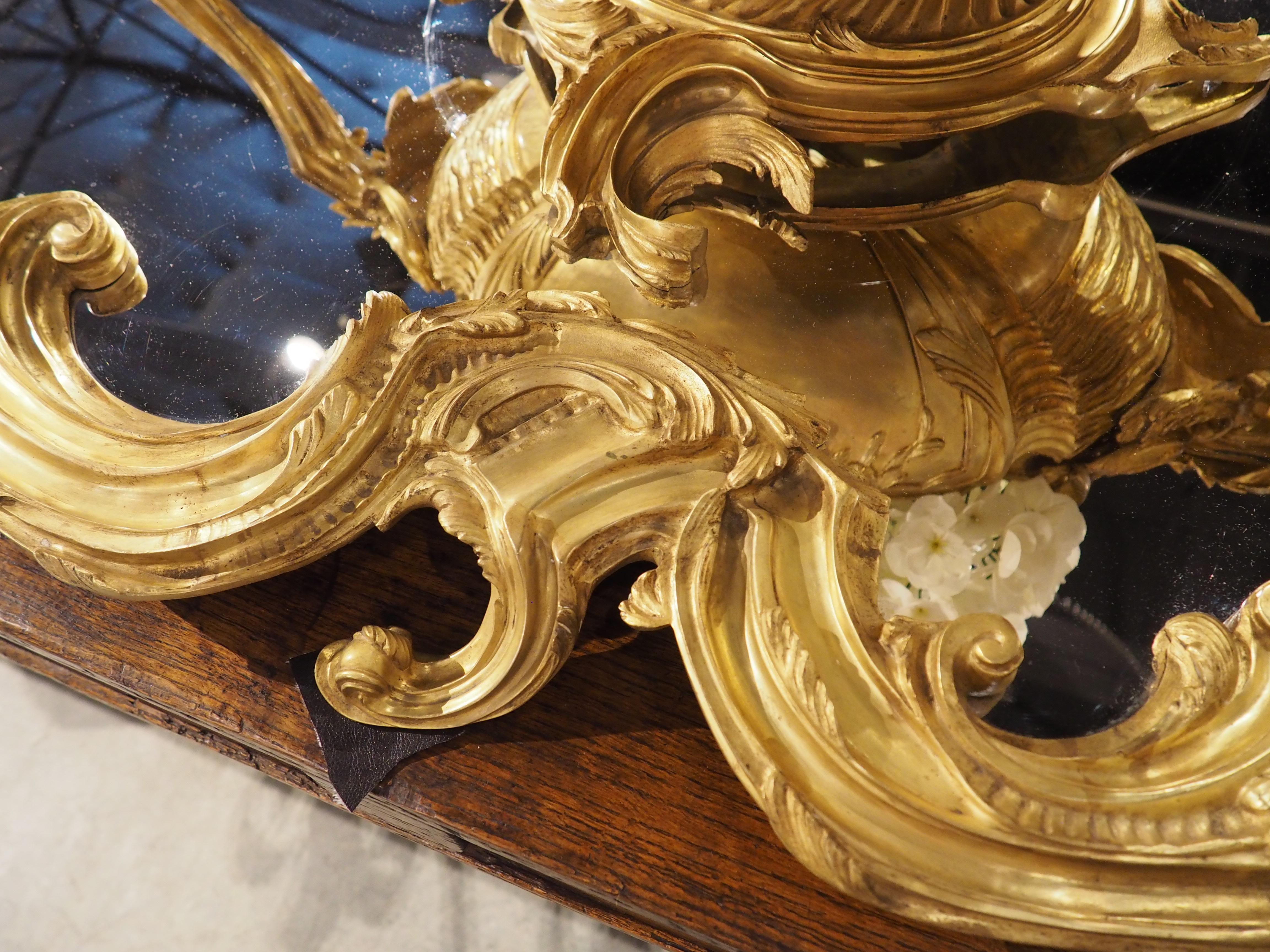Métal Un somptueux Surtout de table avec jardinière en bronze doré français avec miroir, L-74,5 en vente