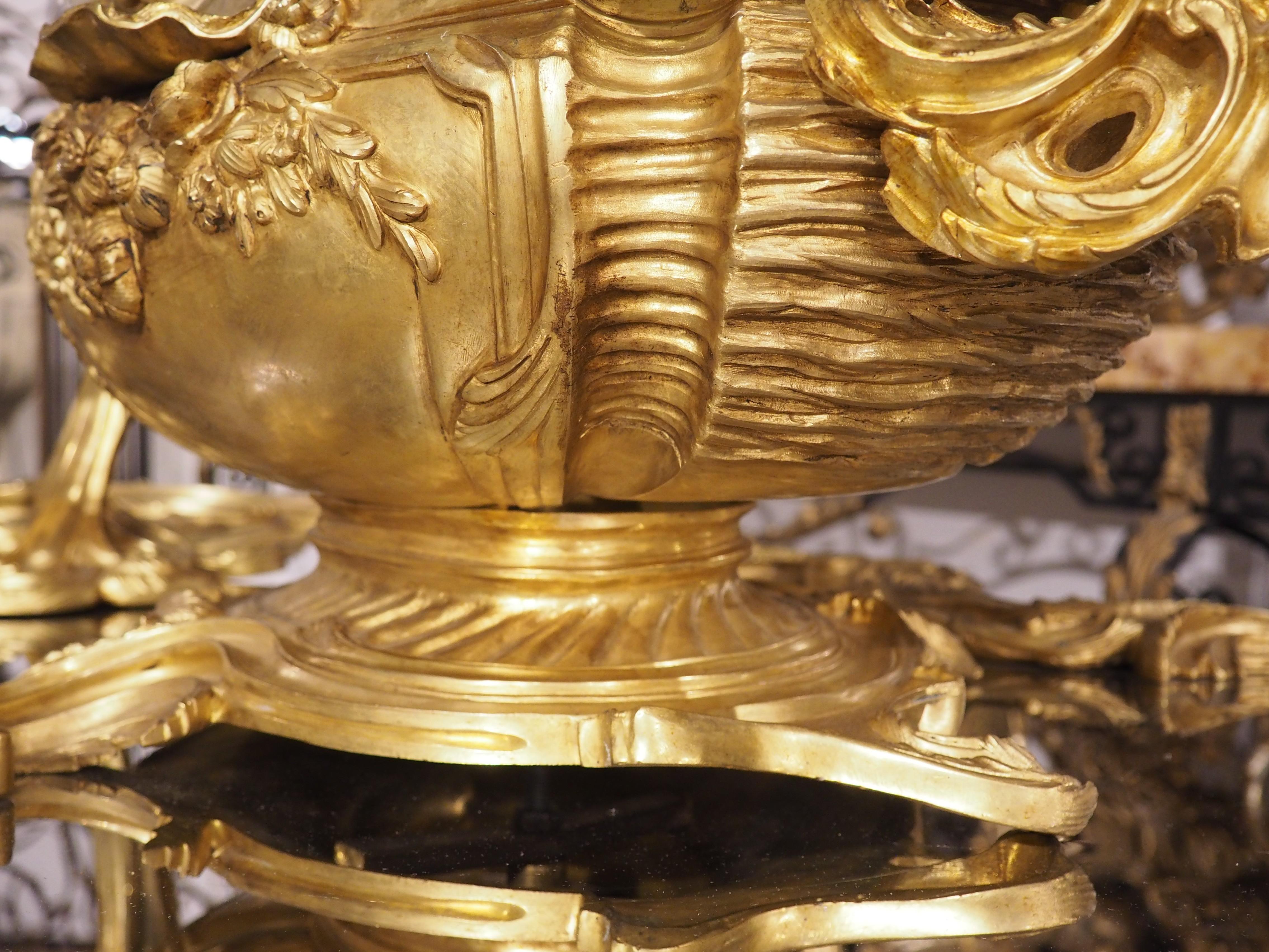 Un somptueux Surtout de table avec jardinière en bronze doré français avec miroir, L-74,5 en vente 2