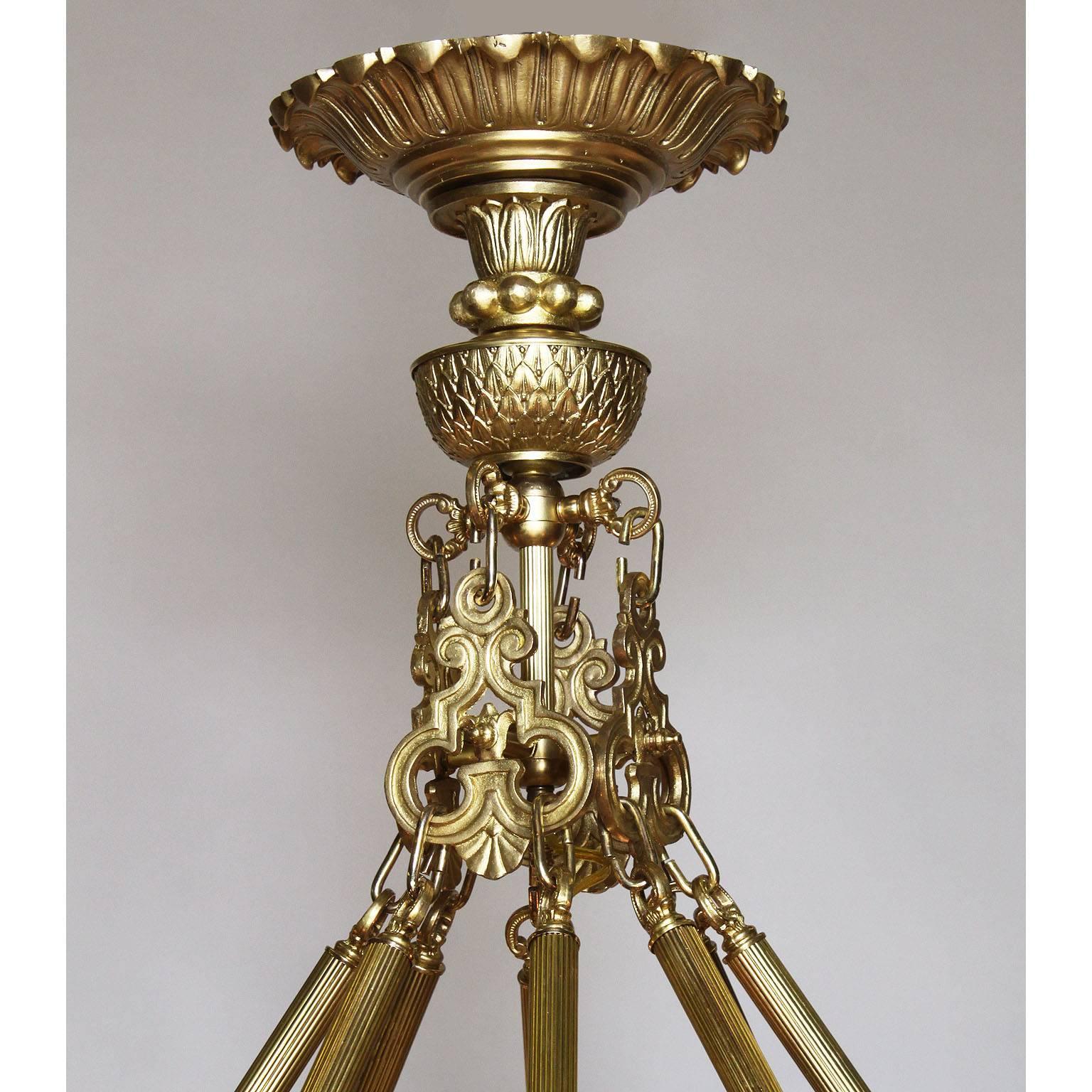 20ième siècle Lustre à 8 lumières de style néo-romain palatial gréco-romain en bronze doré et albâtre en vente