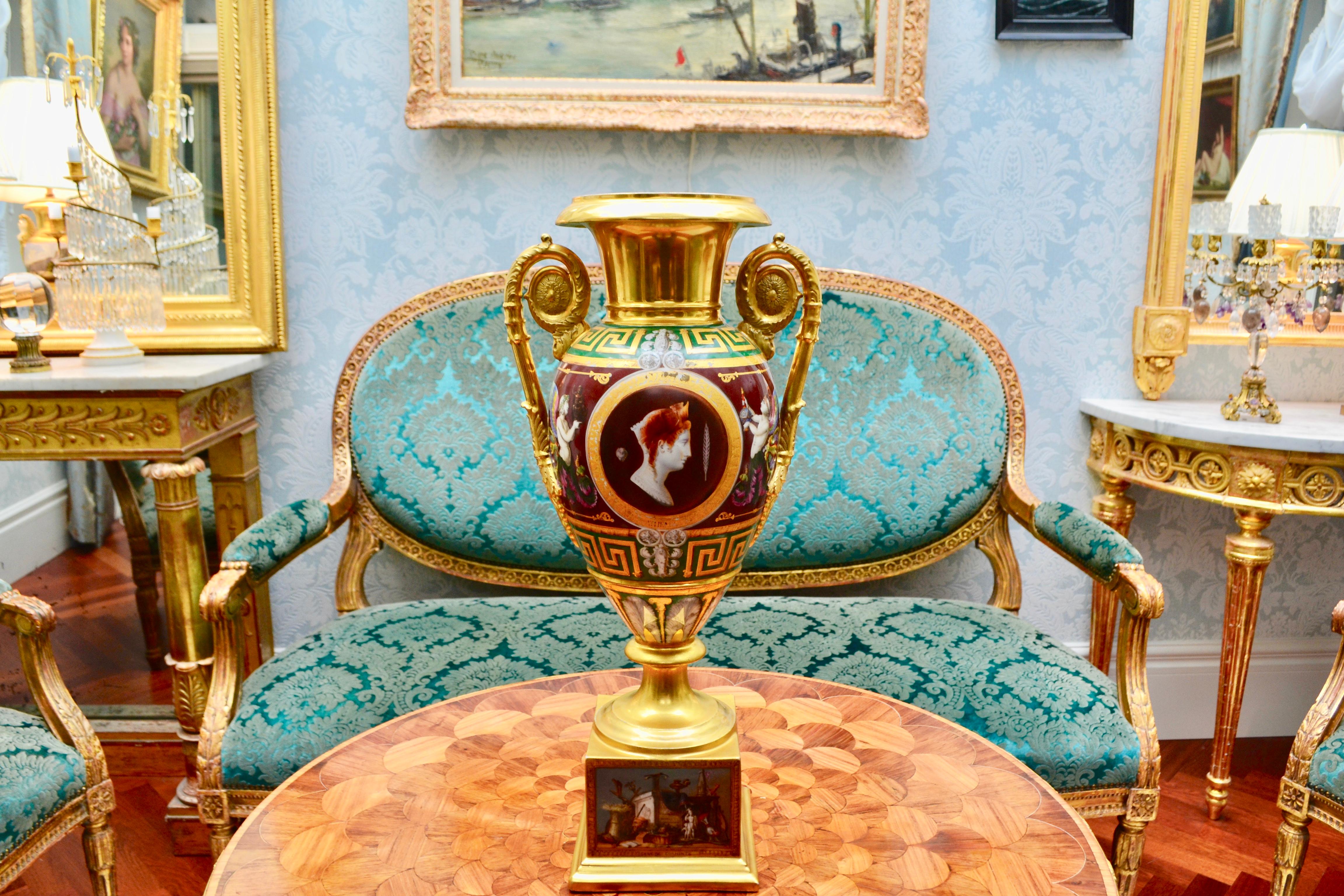 Ensemble de salon de style Louis XVI en bois doré à l'échelle palatiale du 19ème siècle en vente 11