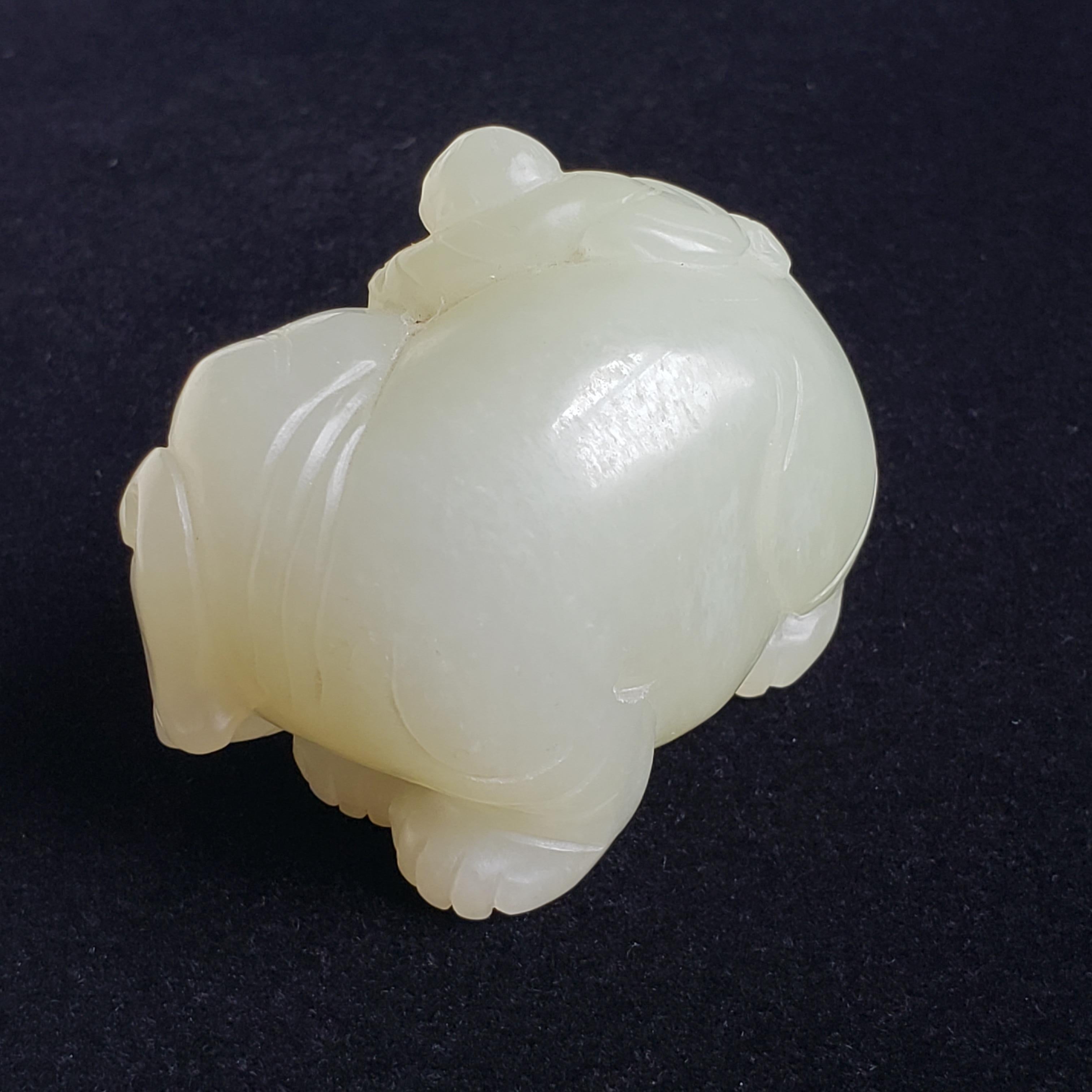 Sculpture en jade Hetian céladon pâle représentant un éléphant avec un garçon en vente 4