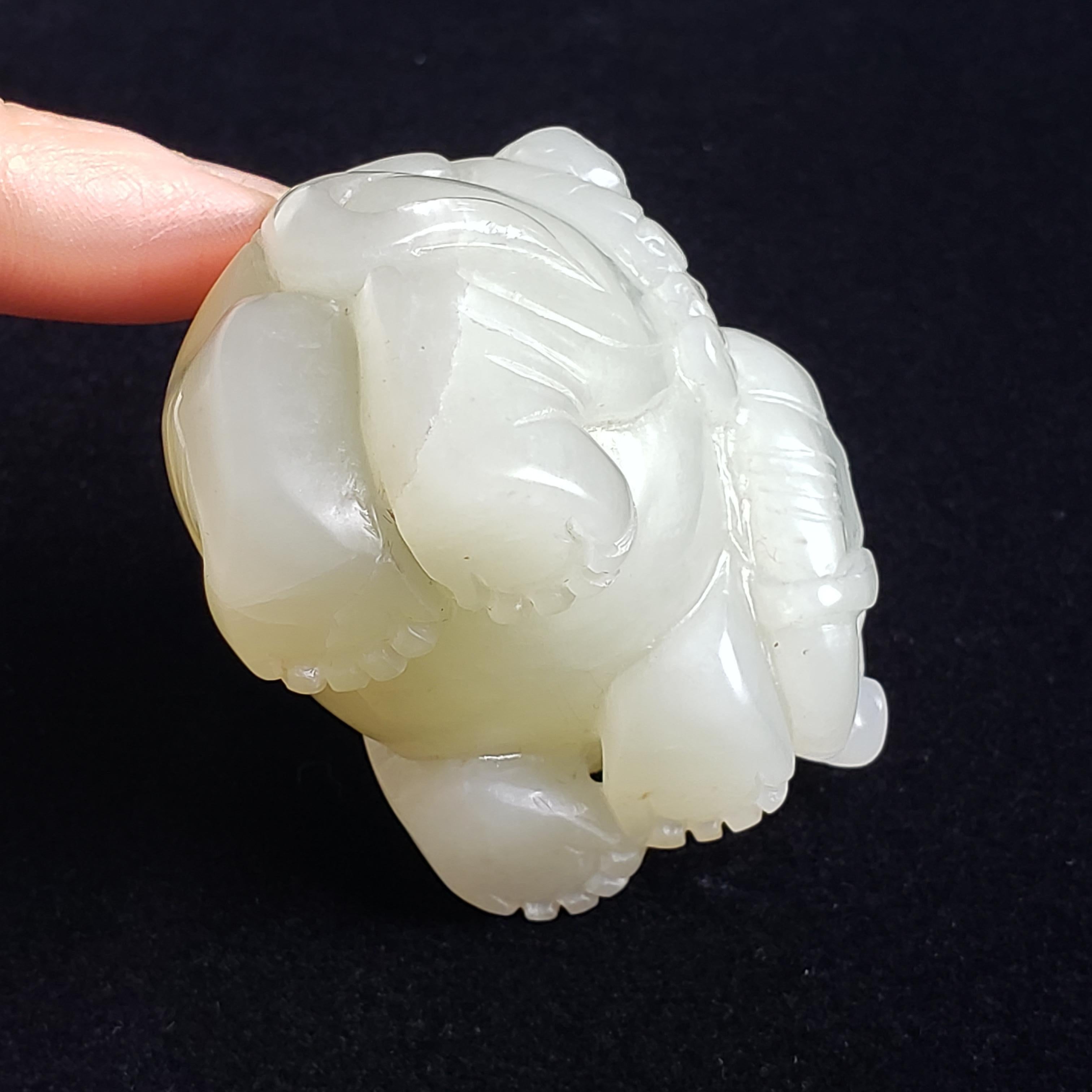 Sculpture en jade Hetian céladon pâle représentant un éléphant avec un garçon en vente 8