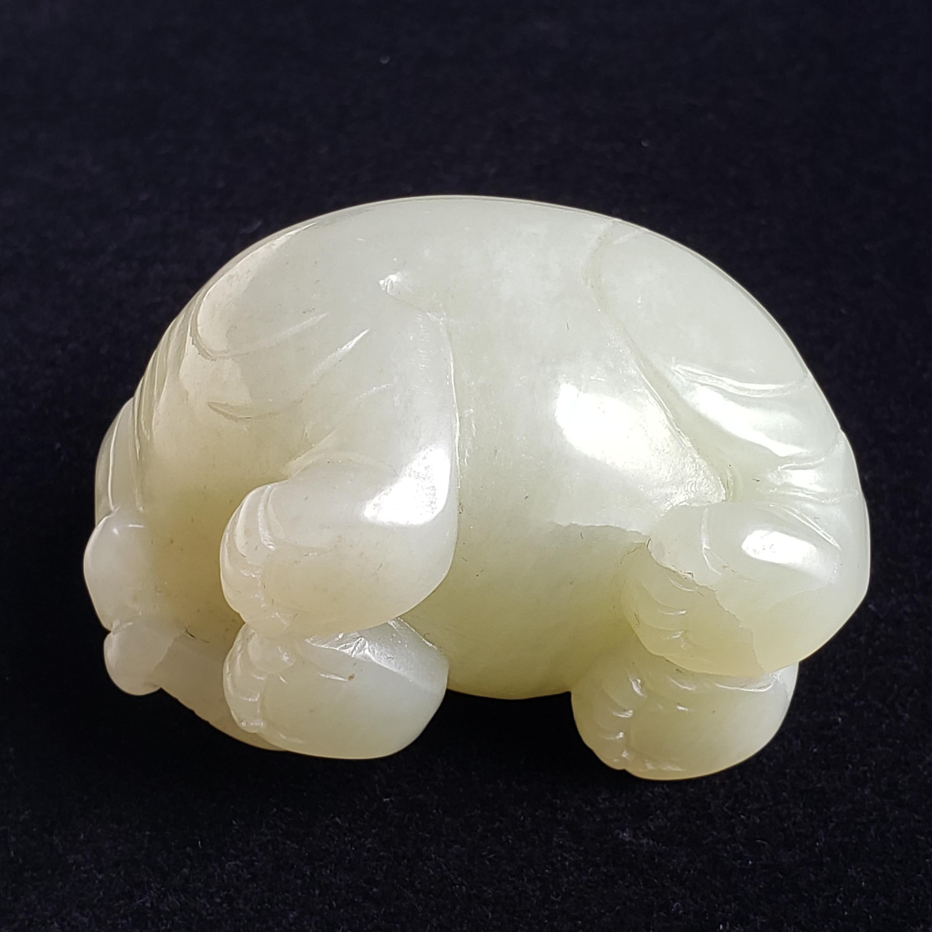 Sculpture en jade Hetian céladon pâle représentant un éléphant avec un garçon en vente 9