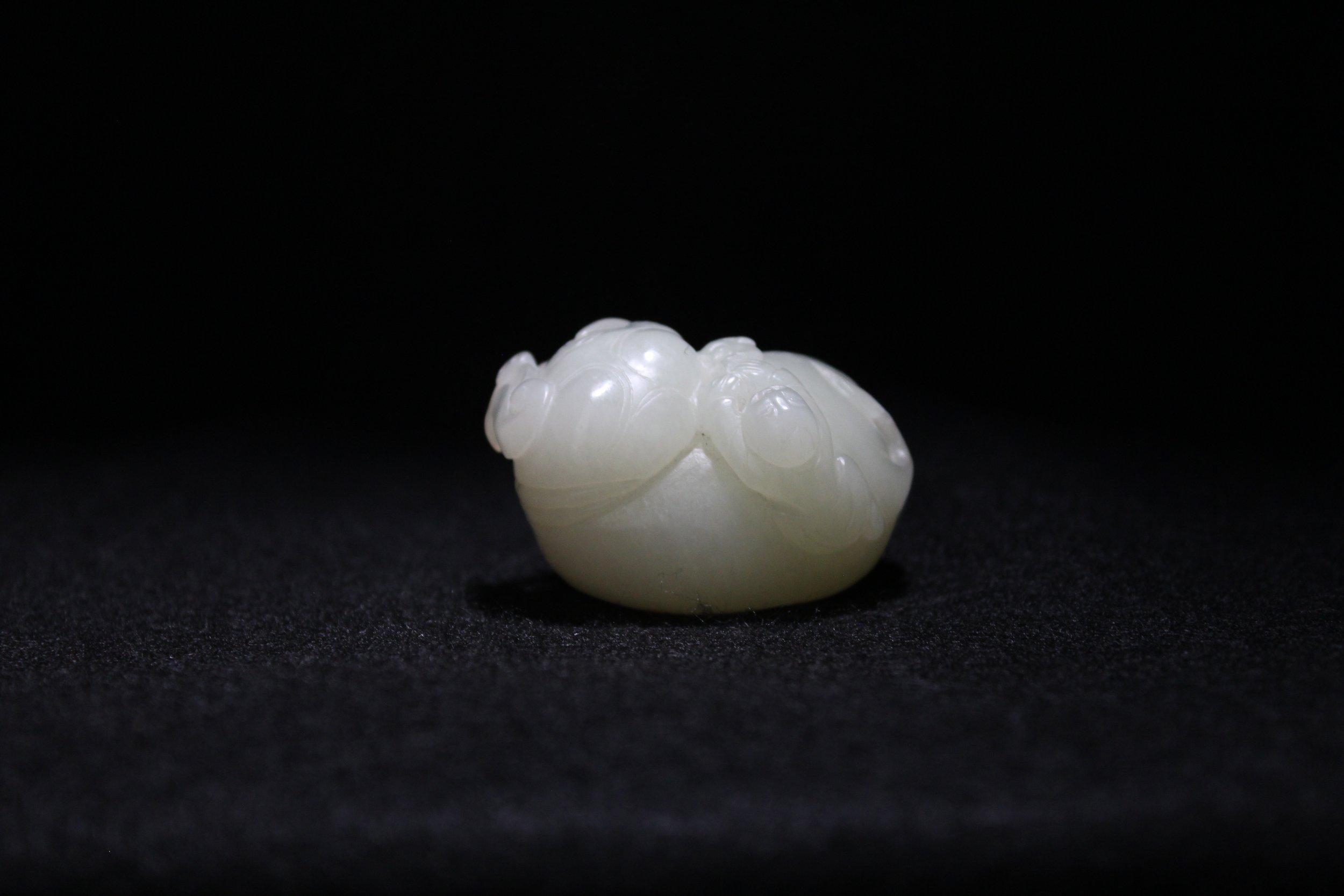 Sculpture en jade Hetian céladon pâle représentant un éléphant avec un garçon en vente 13