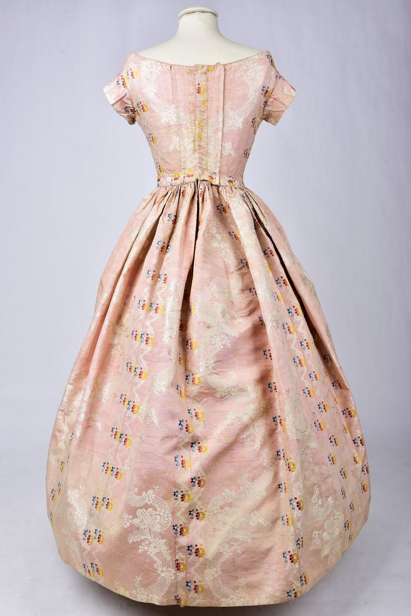 A Pale pink brocaded Moiré silk Crinoline ball gown Circa 1860 For Sale 6
