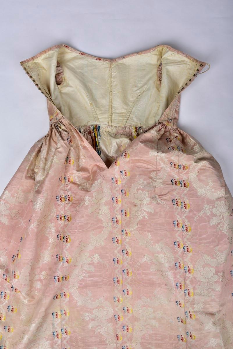 A Pale pink brocaded Moiré silk Crinoline ball gown Circa 1860 For Sale 9