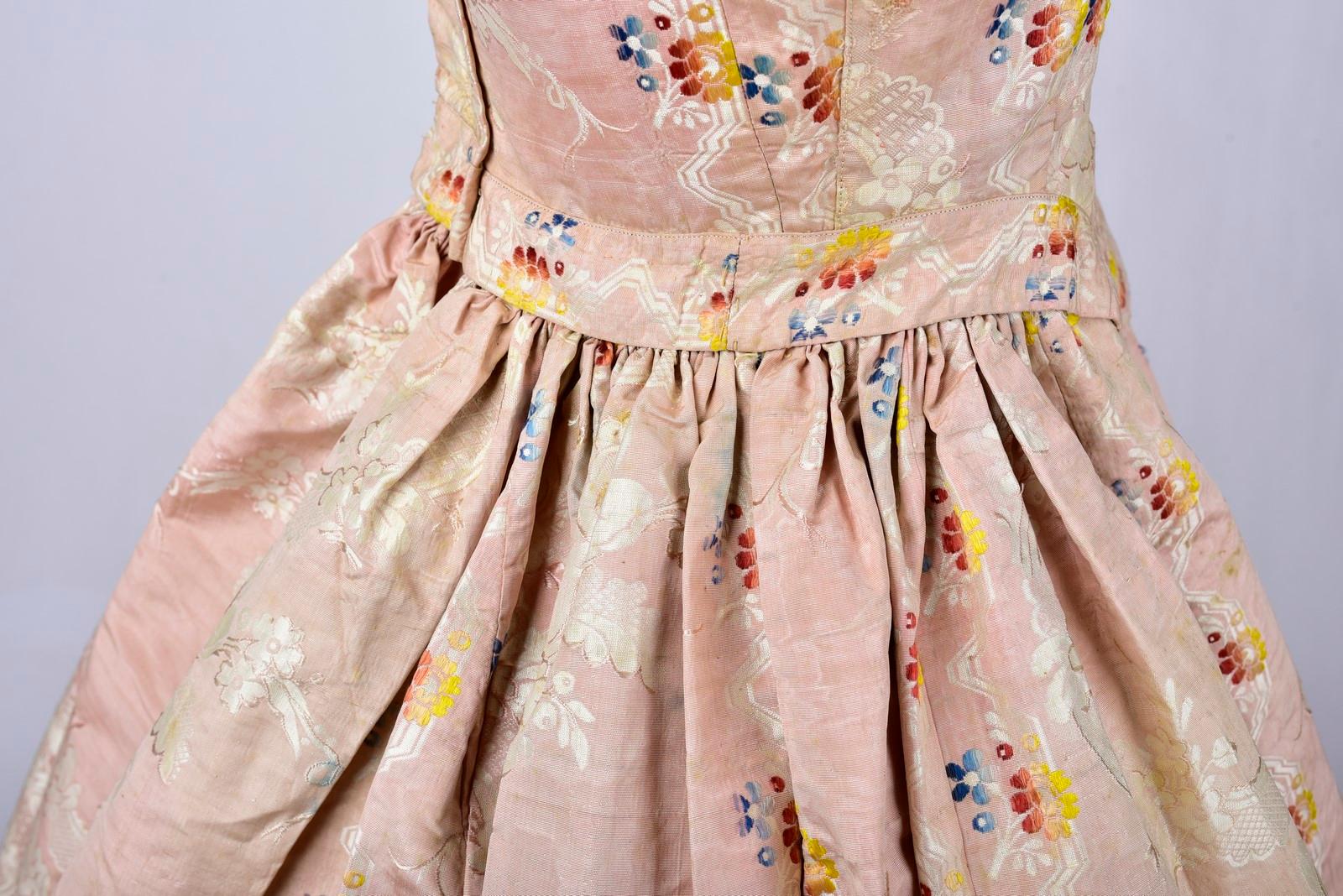 A Pale pink brocaded Moiré silk Crinoline ball gown Circa 1860 For Sale 4
