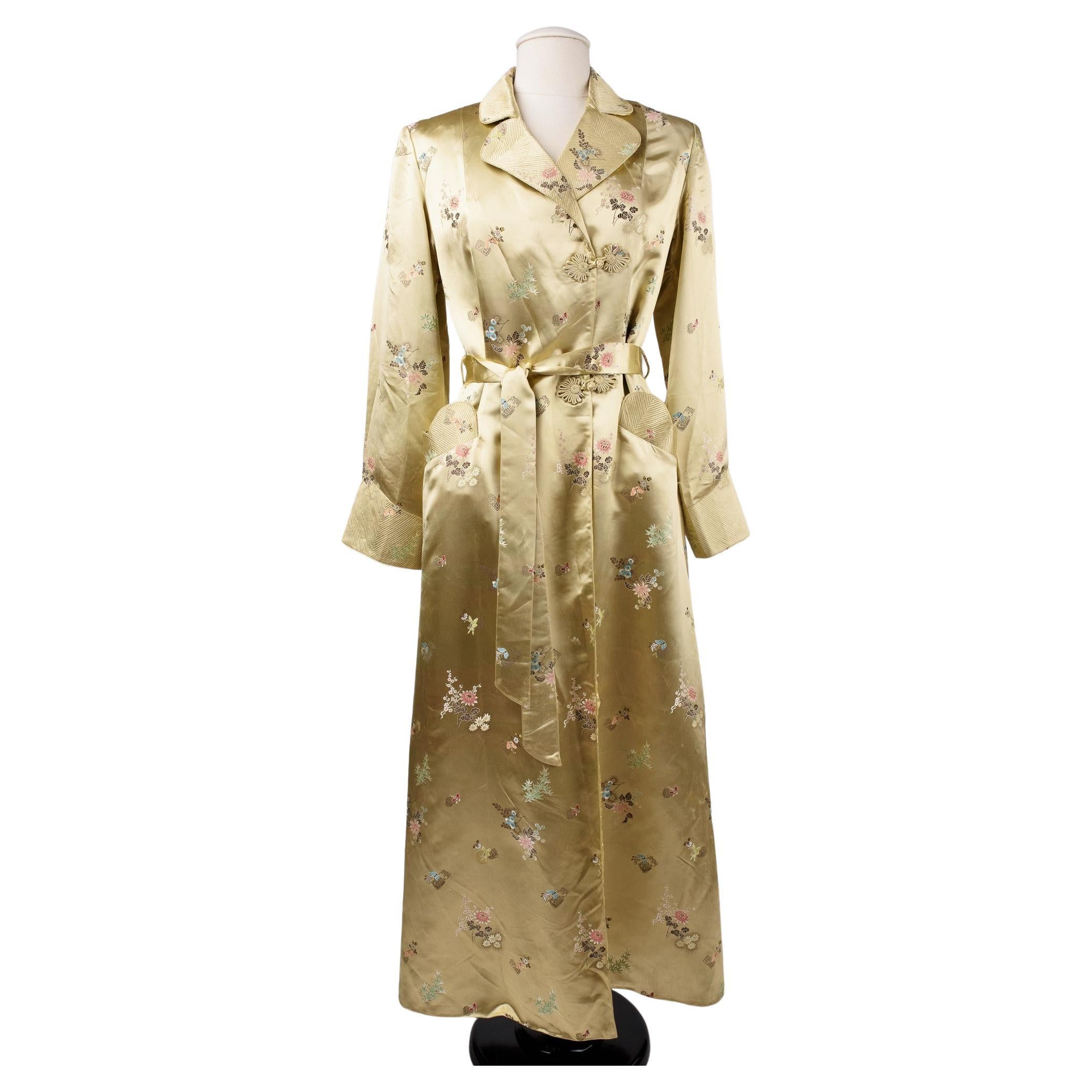 A Pale yellow brocaded satin Interior dressing gown Circa 1940-1950 For Sale