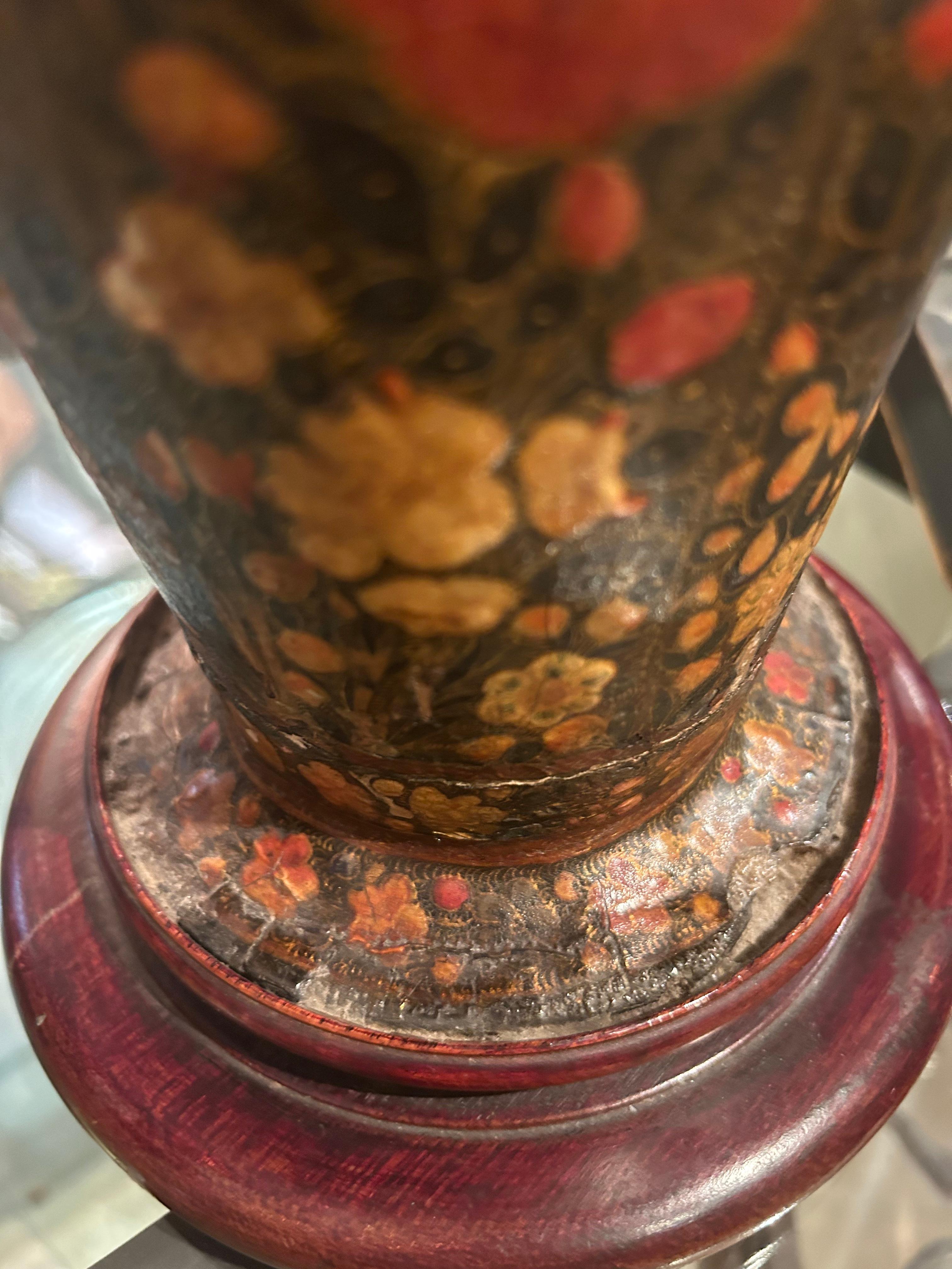 Vaso laccato in cartapesta, Kashmir, XIX secolo in vendita 3