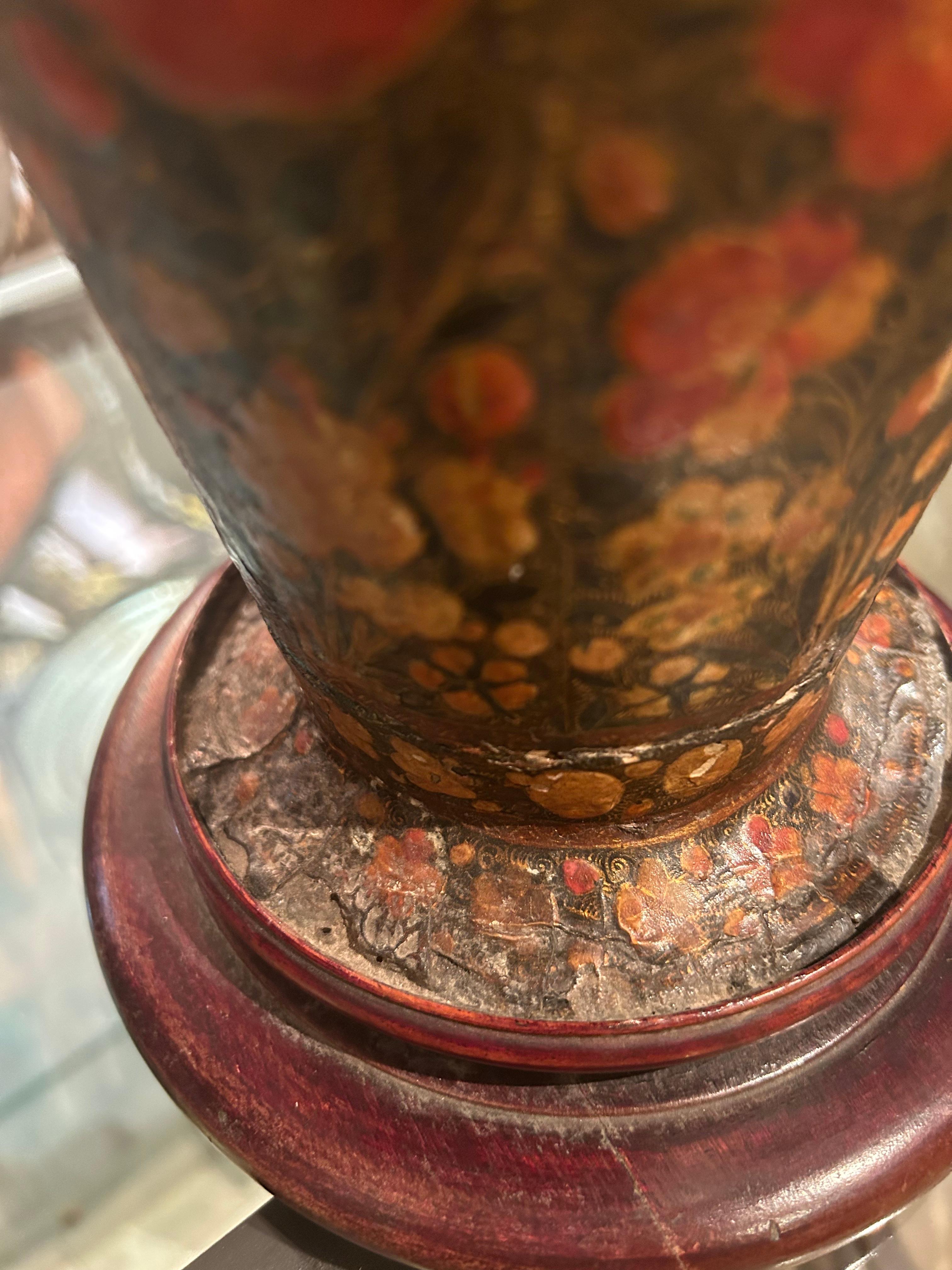 Vaso laccato in cartapesta, Kashmir, XIX secolo in vendita 4