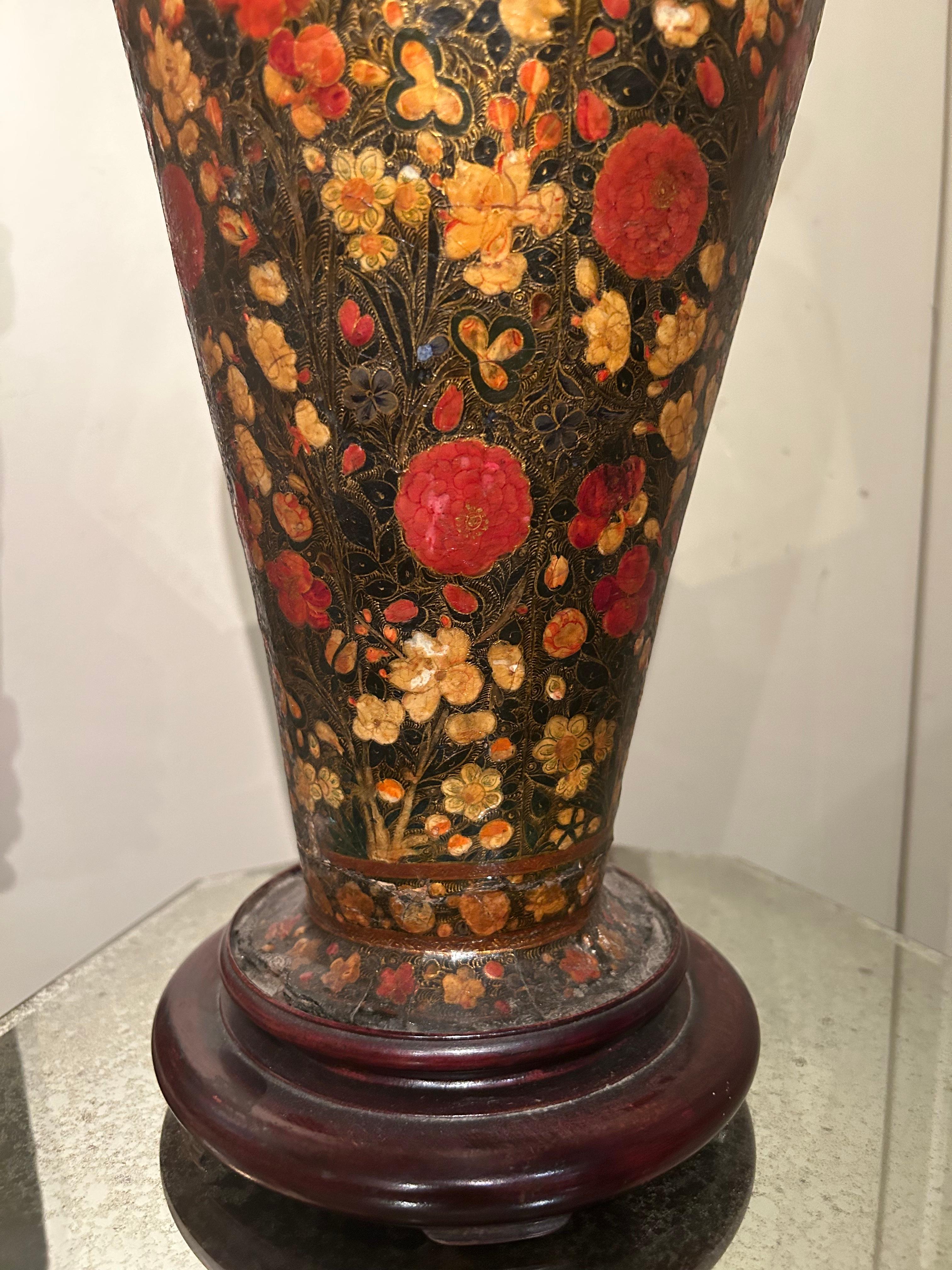 Anglo-indiano Vaso laccato in cartapesta, Kashmir, XIX secolo in vendita