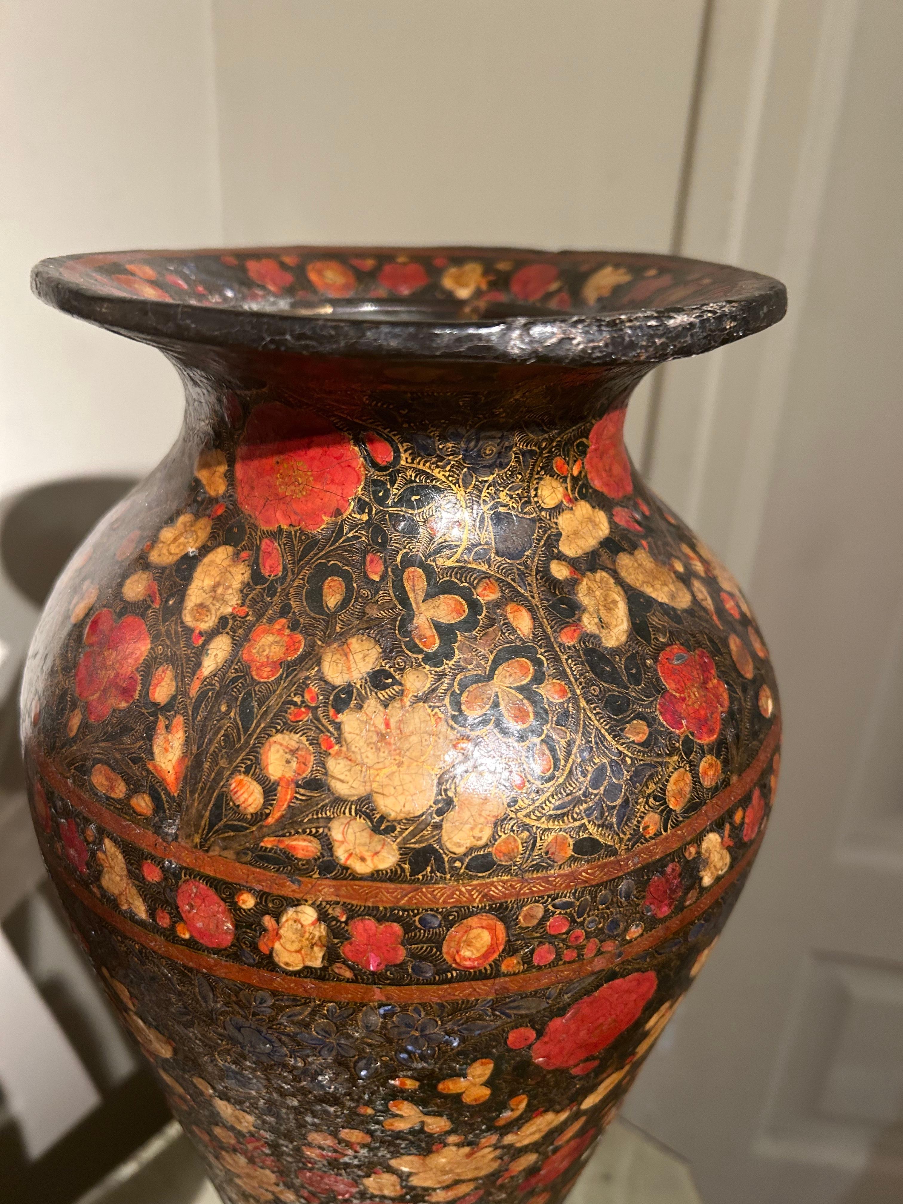 Vaso laccato in cartapesta, Kashmir, XIX secolo In condizioni buone in vendita a PARIS, FR