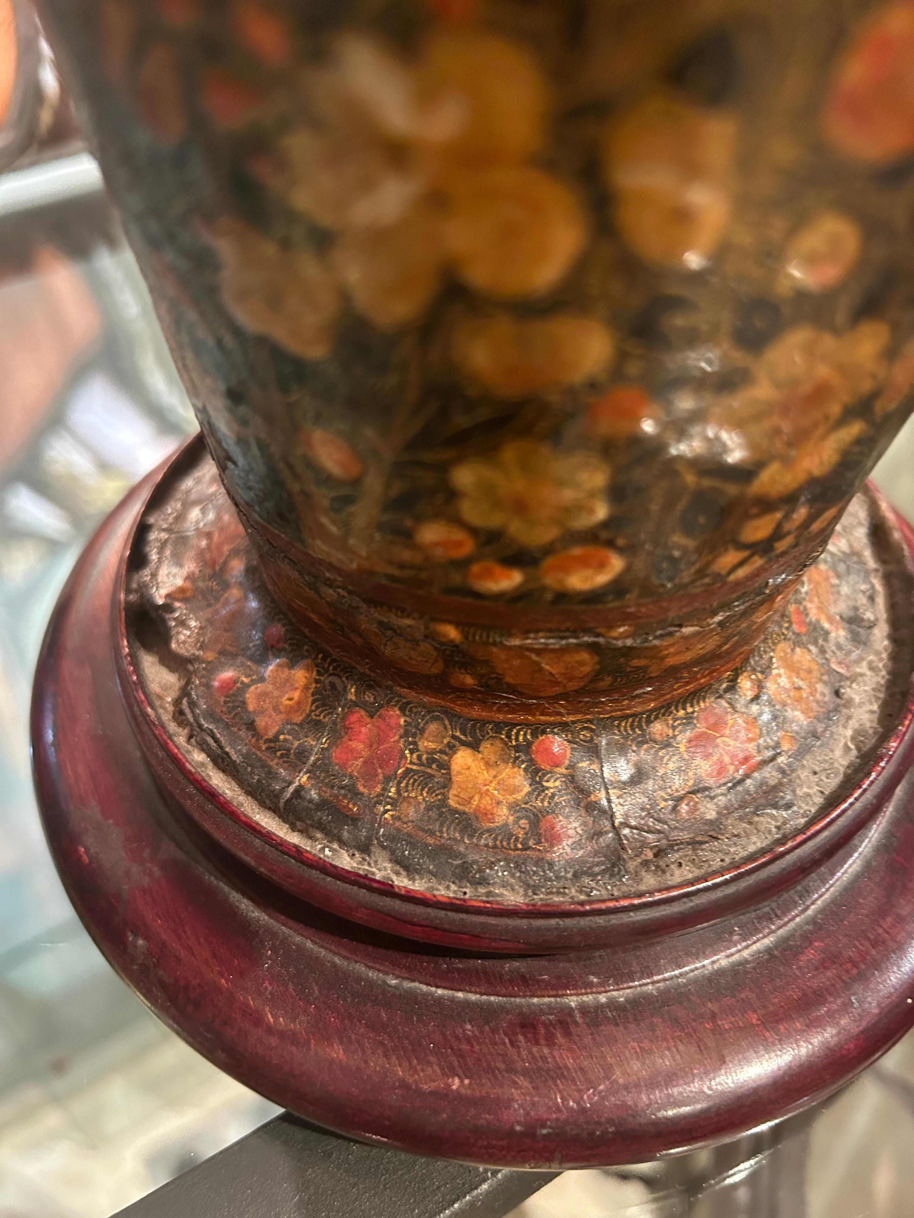 Vaso laccato in cartapesta, Kashmir, XIX secolo in vendita 1