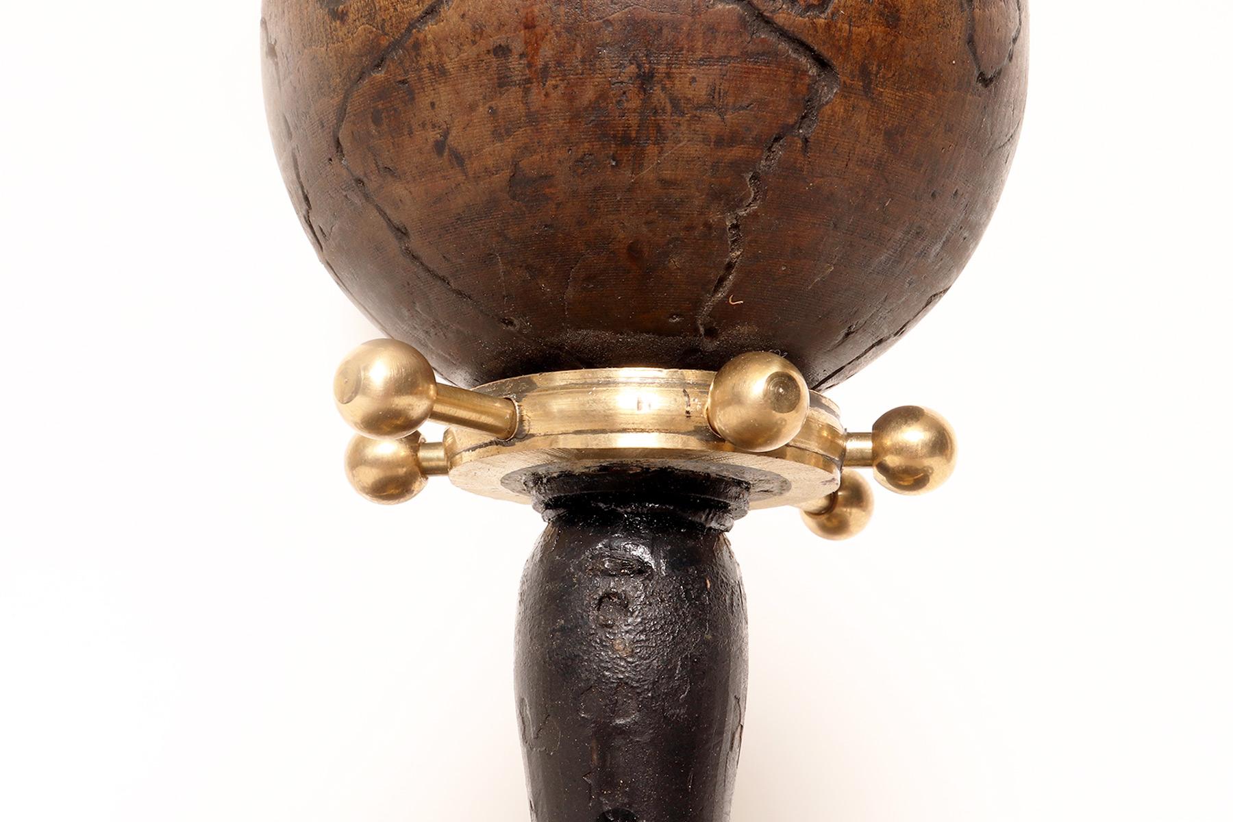 Une orrerie paradoxale démontrant le système terre-lune. Italie vers 1860. en vente 5