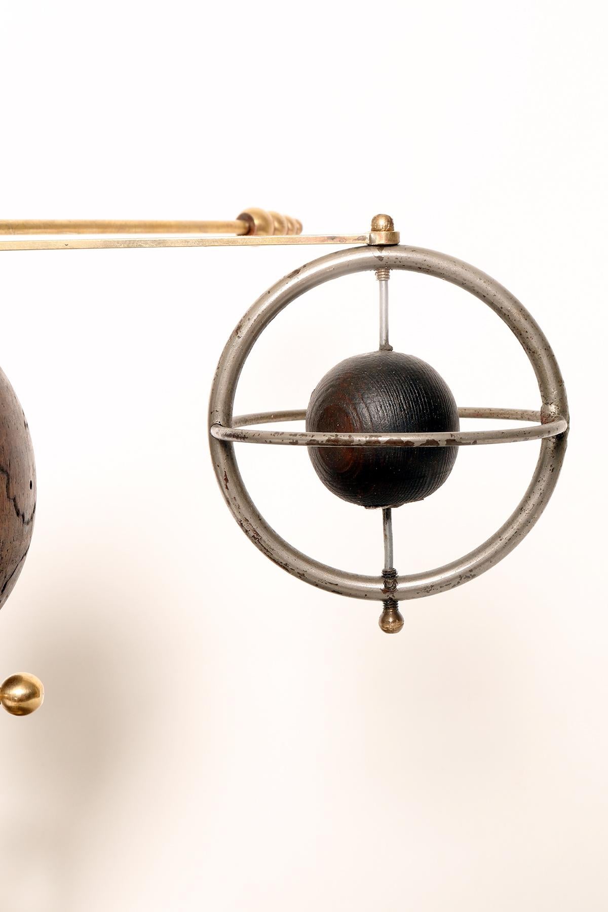 Laiton Une orrerie paradoxale démontrant le système terre-lune. Italie vers 1860. en vente
