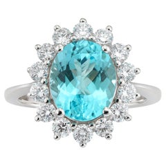 Ein Paraiba-Clusterring mit Turmalin und Diamanten