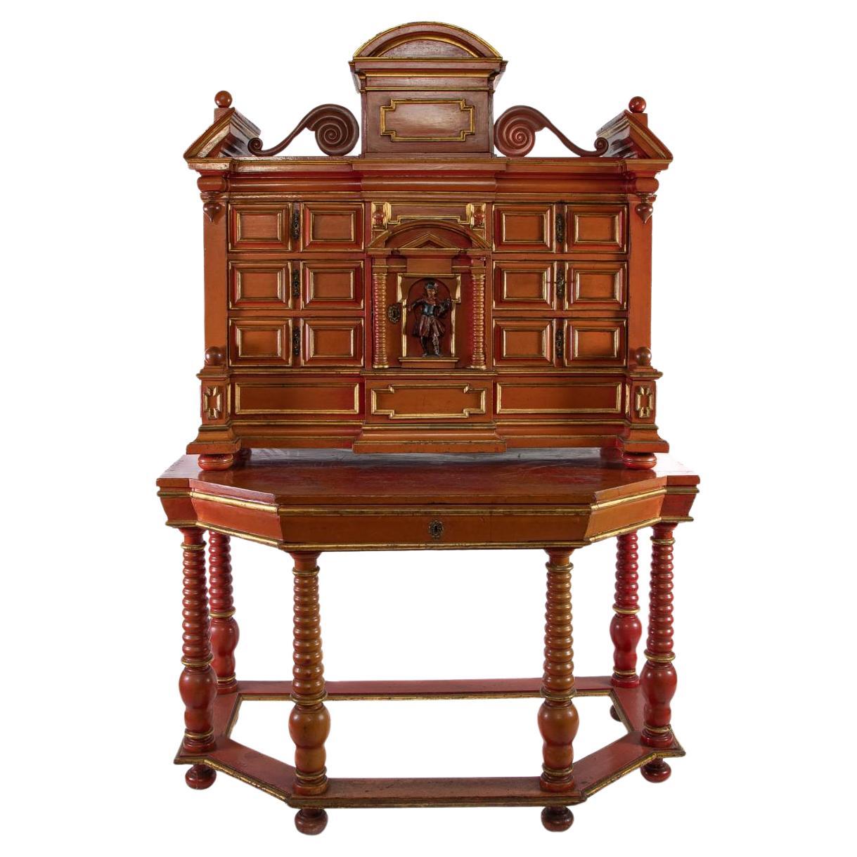 Armario de pie dorado y lacado rojo coral, austriaco circa 1780