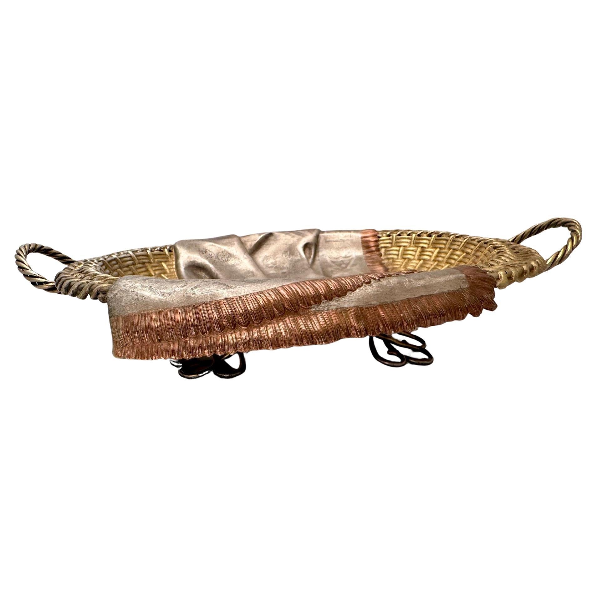XIX secolo Cestino da pane in argento dorato e trompe l'oeil, Khlebnikov, Mosca, 1882 in vendita