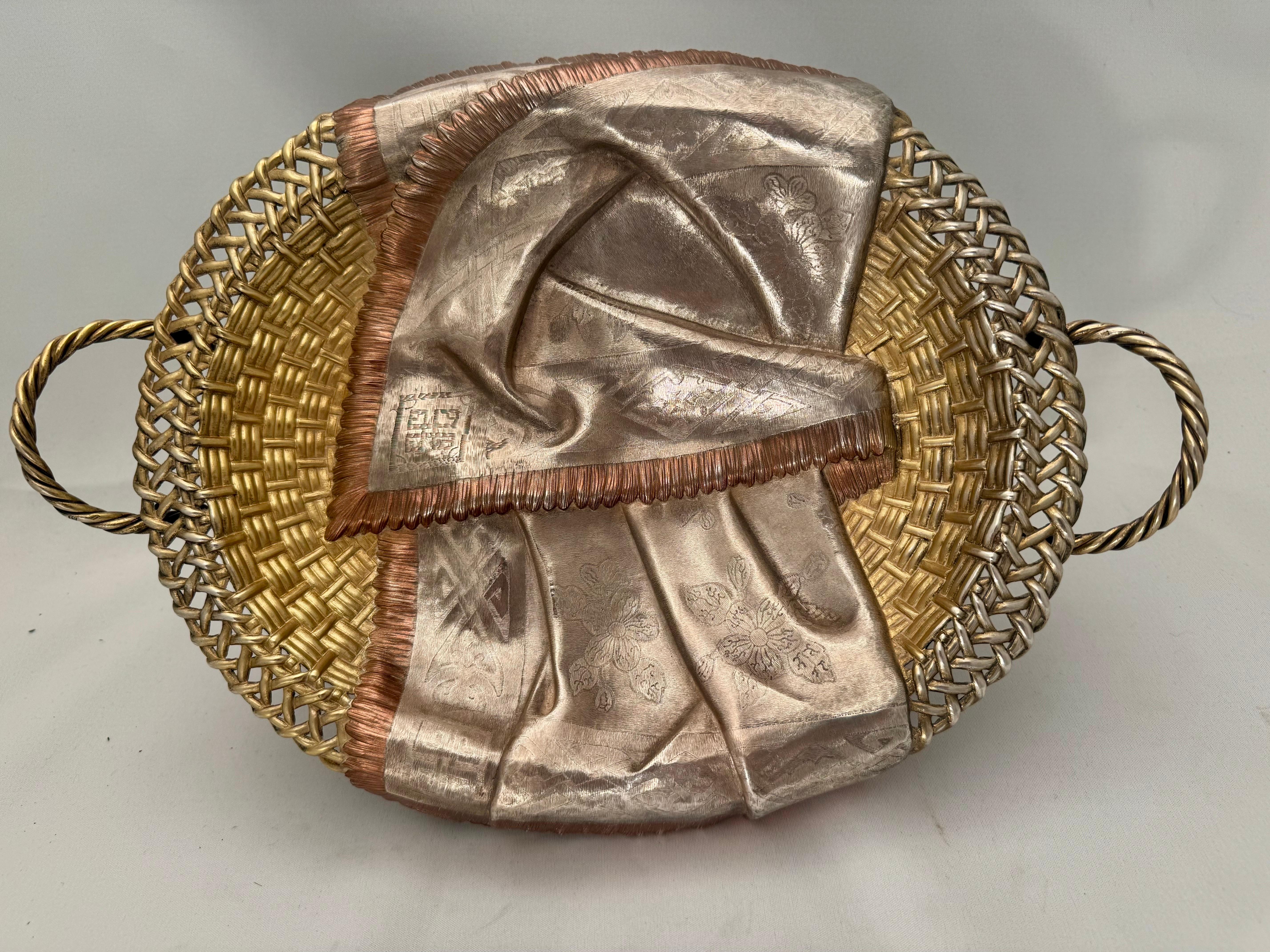 Cestino da pane in argento dorato e trompe l'oeil, Khlebnikov, Mosca, 1882 in vendita