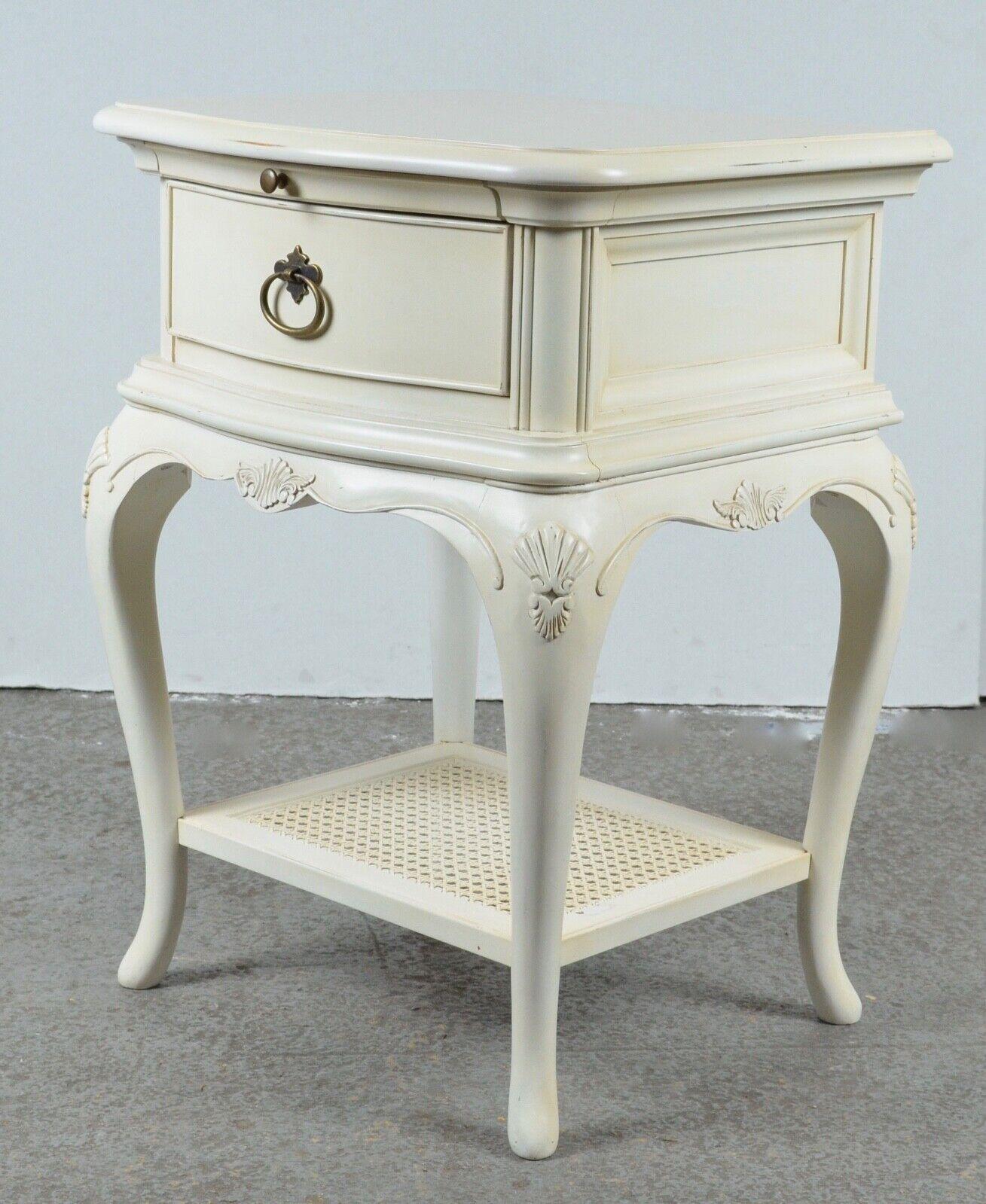 Pare of Willis & Gambier Ivory Single Drawer Bedside Nightstands Tables For Sale 3