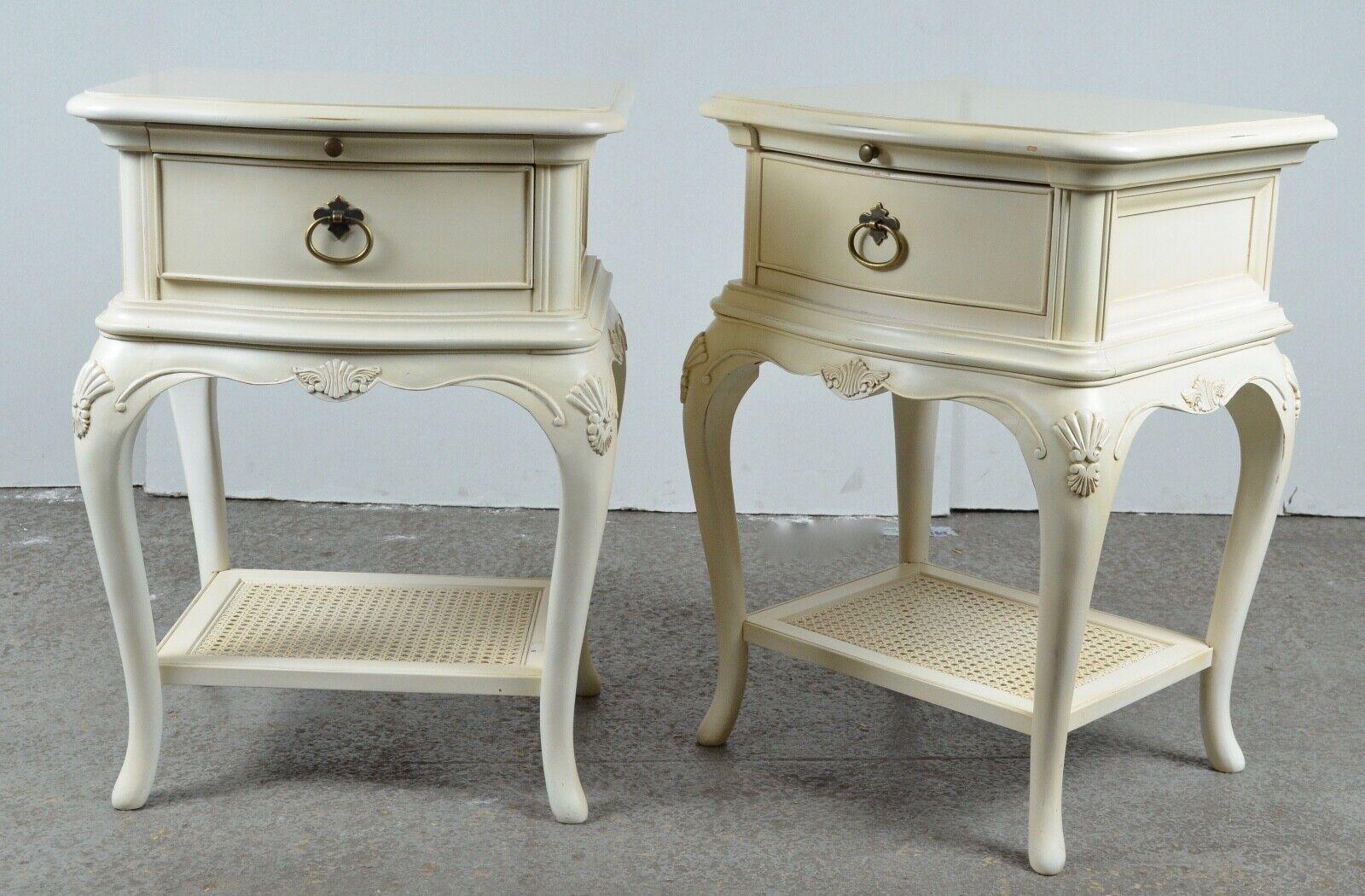 Wood Pare of Willis & Gambier Ivory Single Drawer Bedside Nightstands Tables For Sale