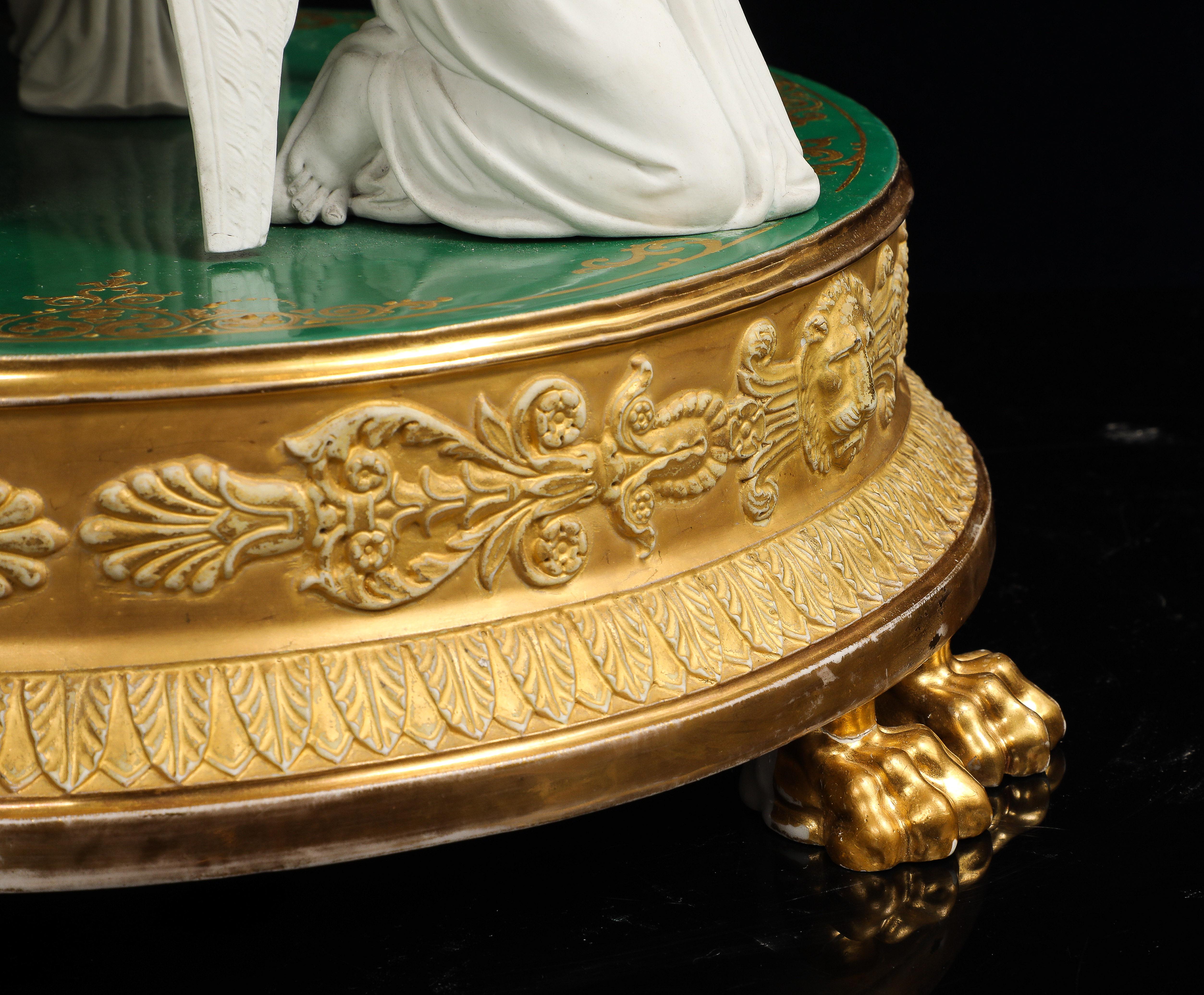 Centre de table réticulé figuratif en biscuit de porcelaine de Paris, doré & Greene Ground en vente 5