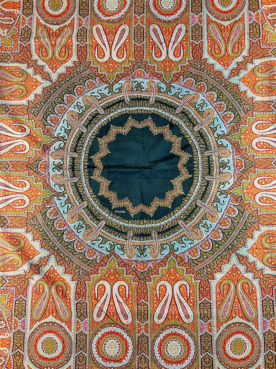 Marron Châle de lune parisien en cachemire Paisley avec signature française Circa 1860 en vente