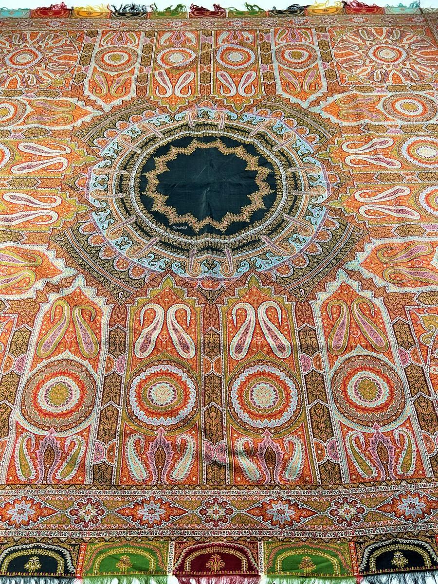 Châle de lune parisien en cachemire Paisley avec signature française Circa 1860 Unisexe en vente