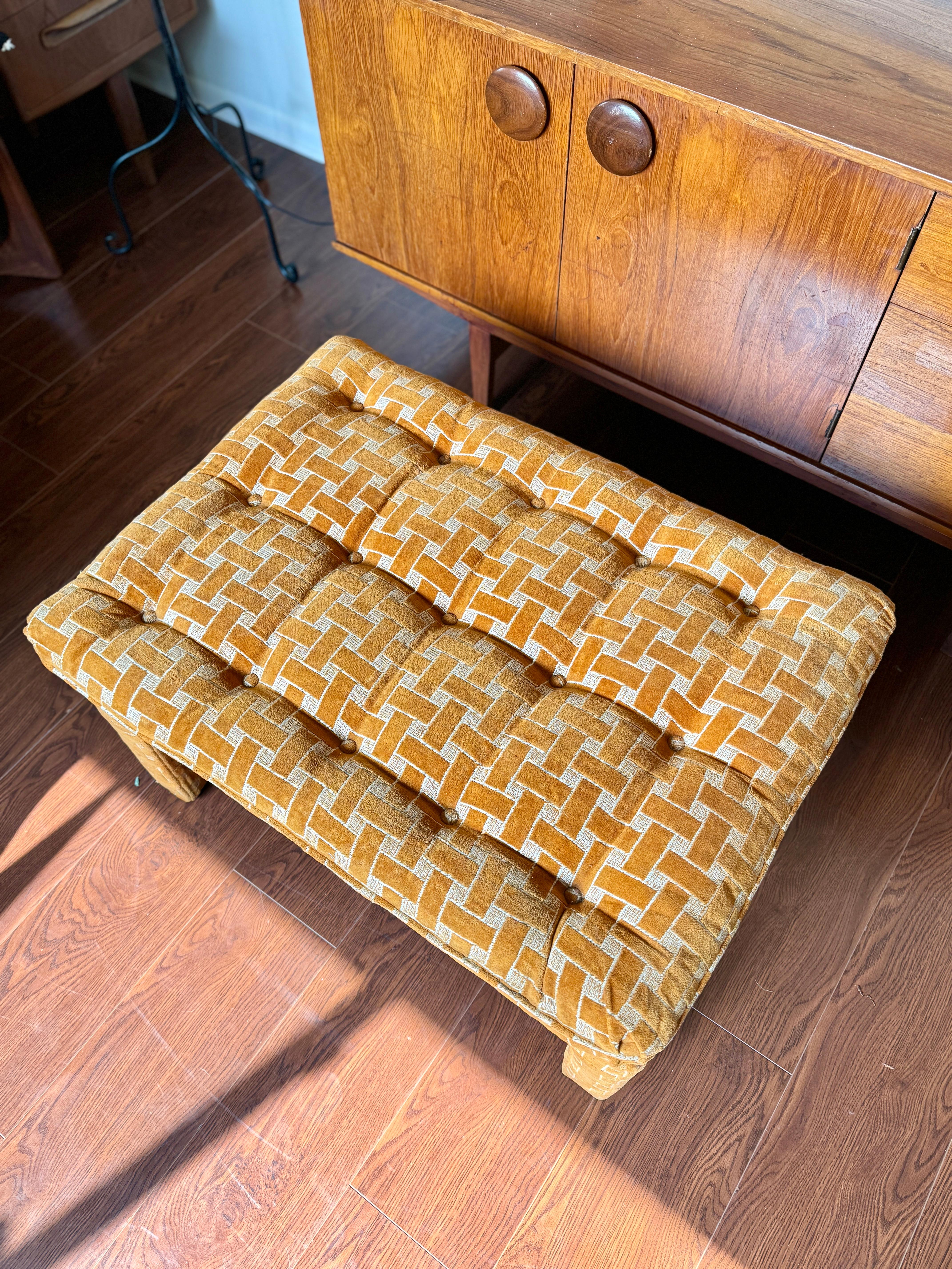 A parson style upholstered bench in the style of Milo Baughman, circa 1970s In Good Condition For Sale In Houston, TX