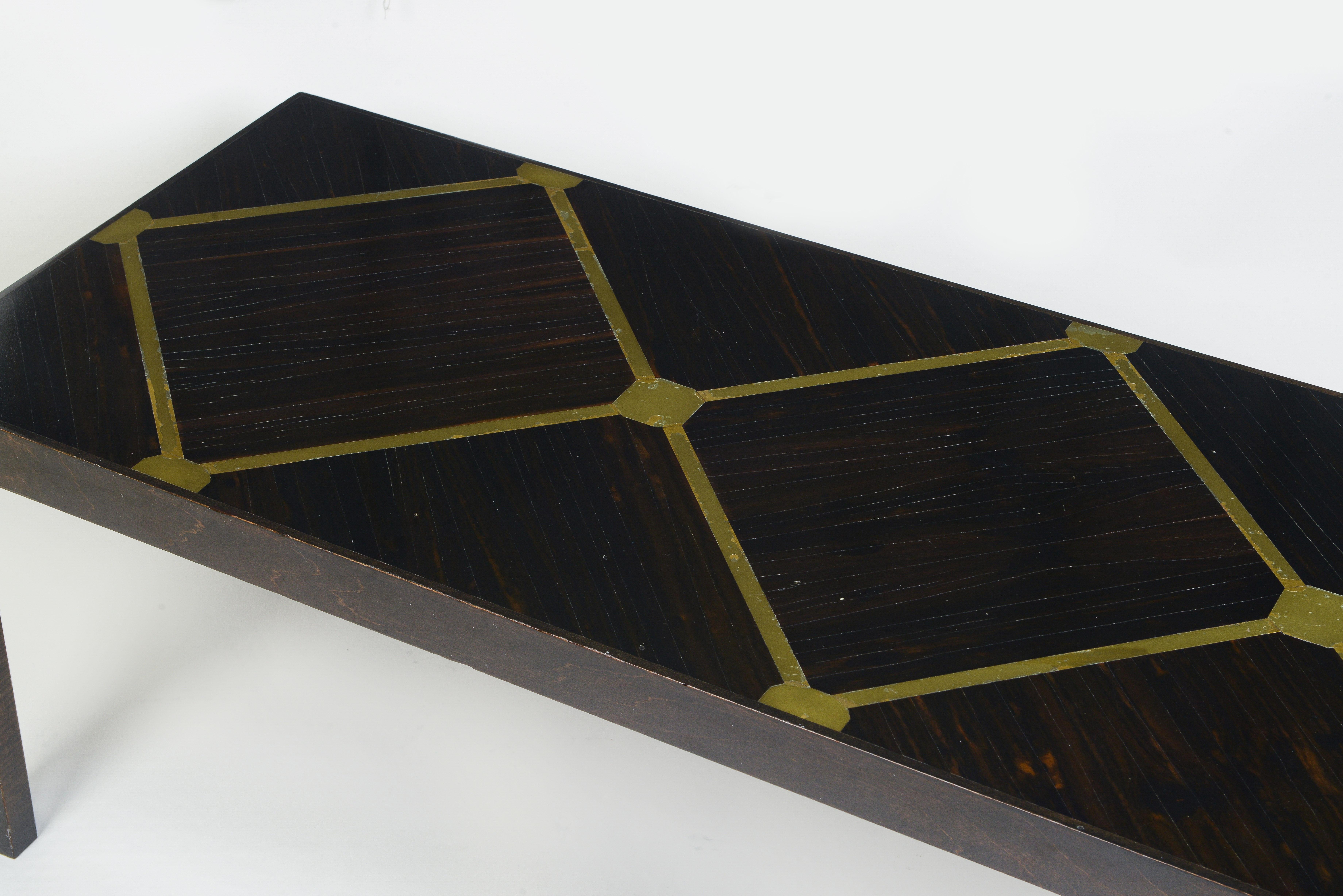 A Parsons Style Rosewood and Brass Inlaid Coffee Table In Good Condition For Sale In New York, NY