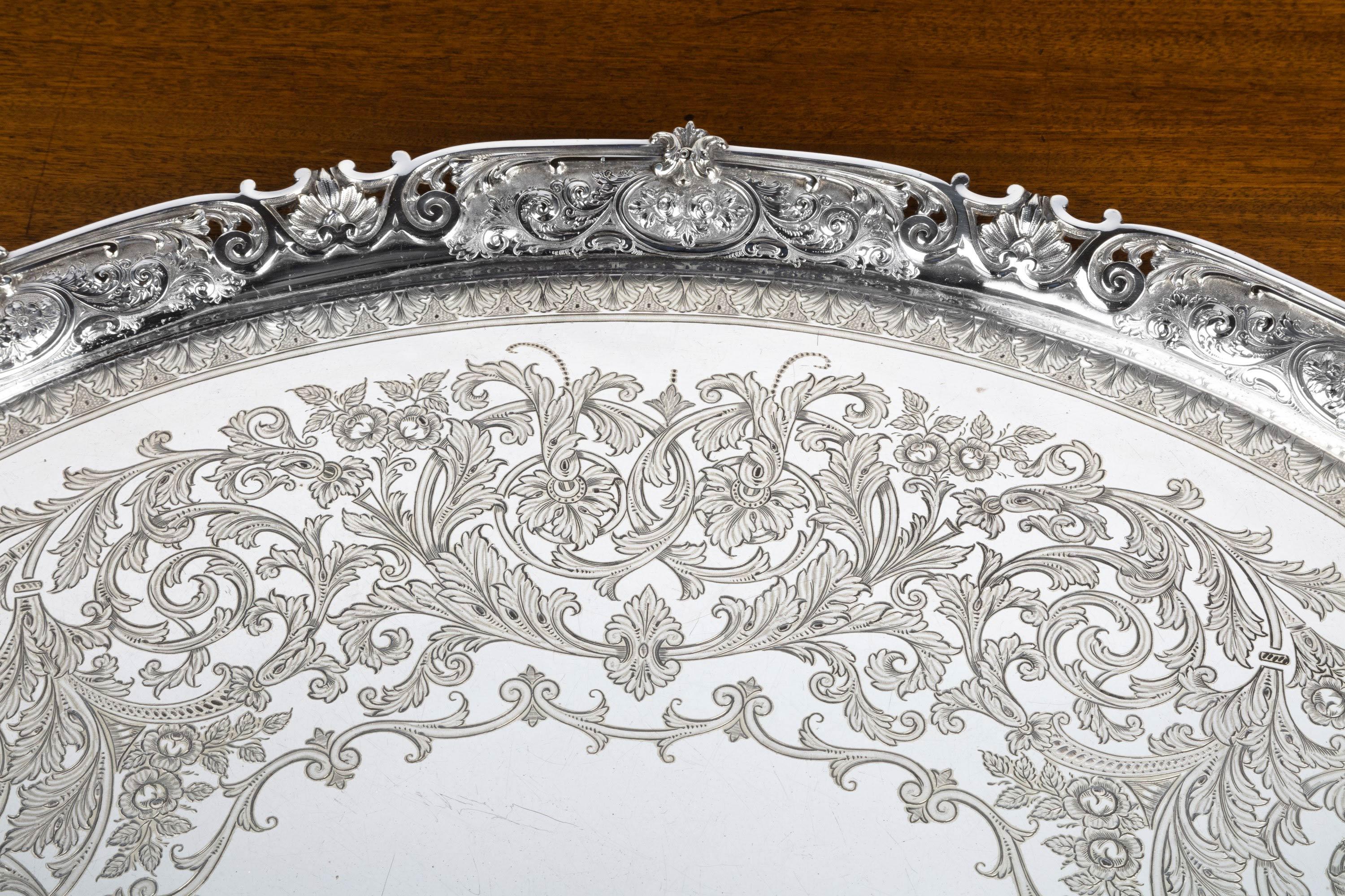 19th Century A Particularly Fine Quality Late Nineteenth Century, Large Oval Tray