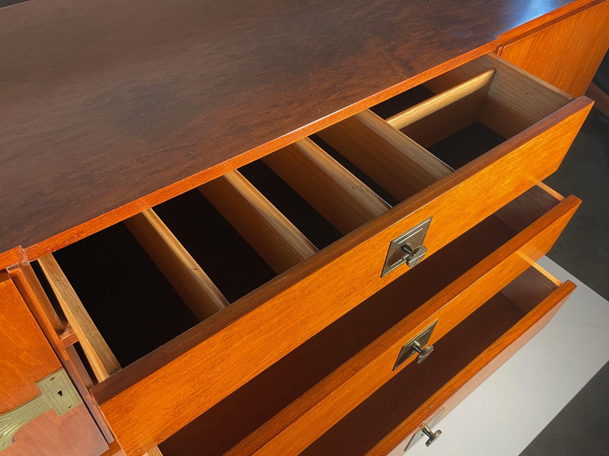 Mid-Century moderno Credenza Tommi Parzinger Originals in vendita