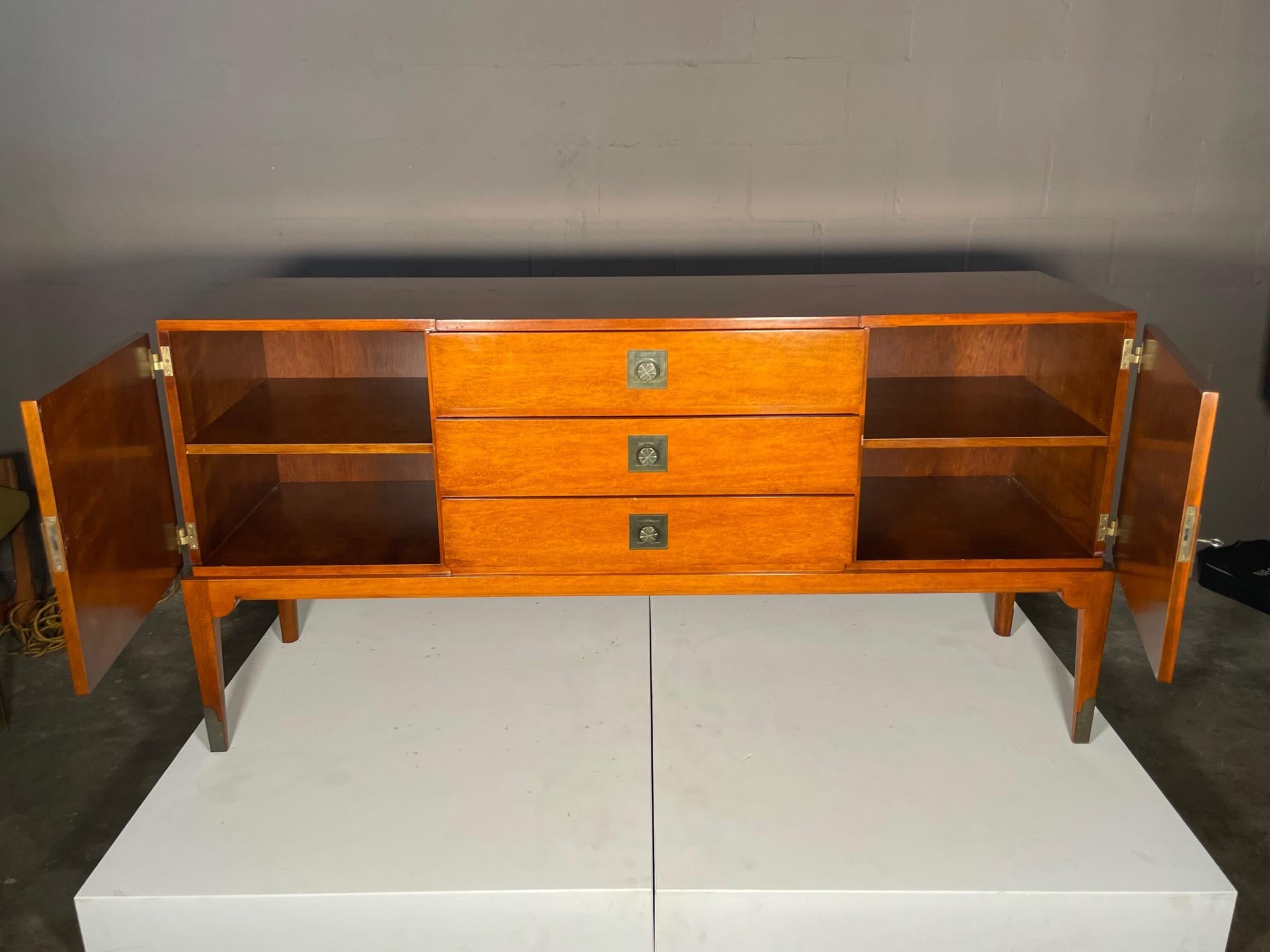 Tommi Parzinger Originals Credenza In Good Condition For Sale In St.Petersburg, FL