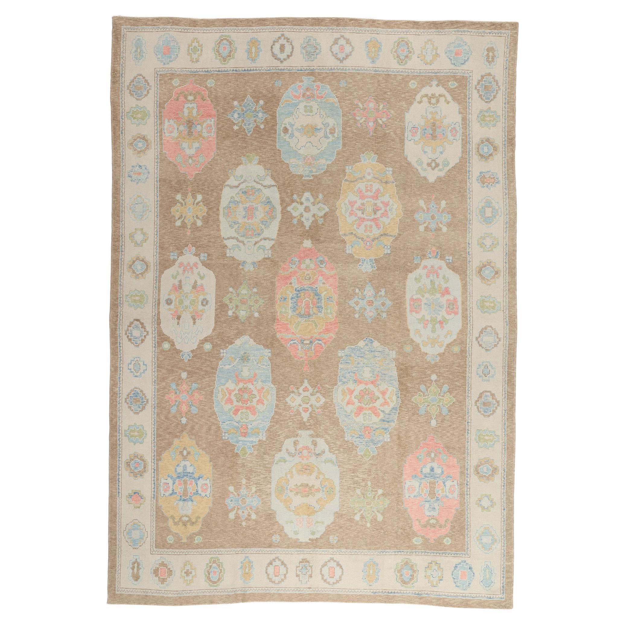 Ein pastellfarbenes höfisches Mosaik: Modernes türkisches Oushak-Meisterwerk von raffinierter Grandeur im Angebot