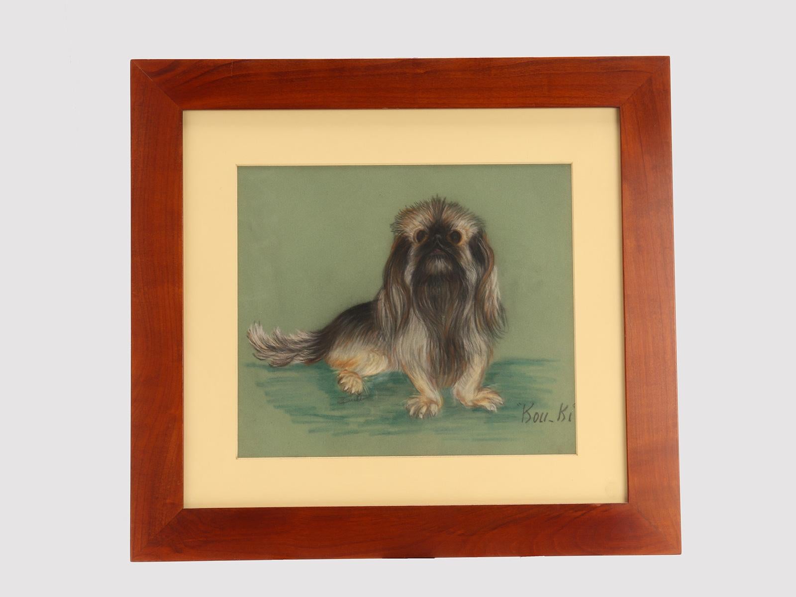 Peinture au pastel sur papier représentant un chien pékinois. Signé. Cerisier massif (Prunus Avium, Linnaeus 1755), cadre poli et ciré à la cire d'abeille. Angleterre, 1940.