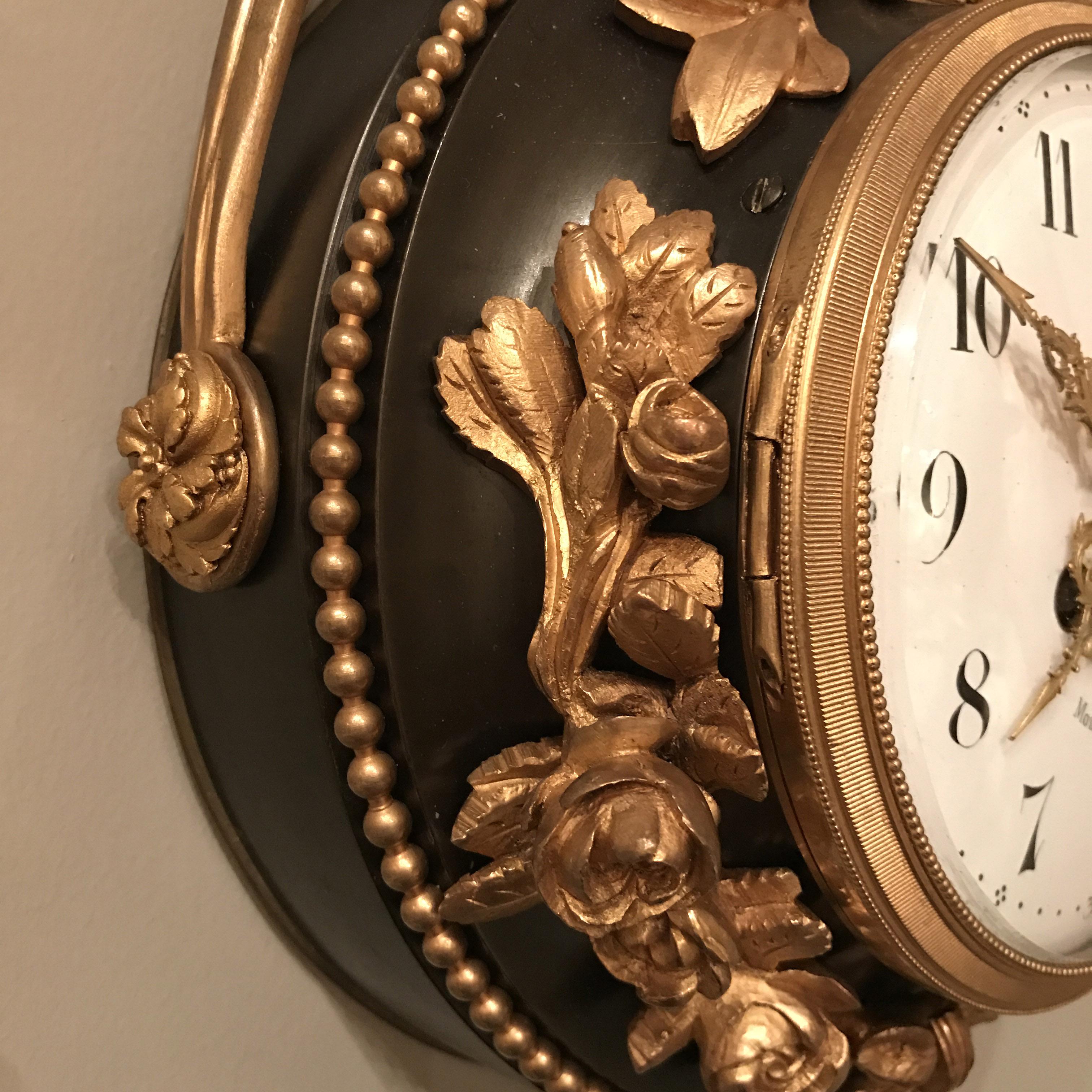 A Patinated and Gilt-Bronze Hanging Clock In Good Condition For Sale In Brighton, West Sussex