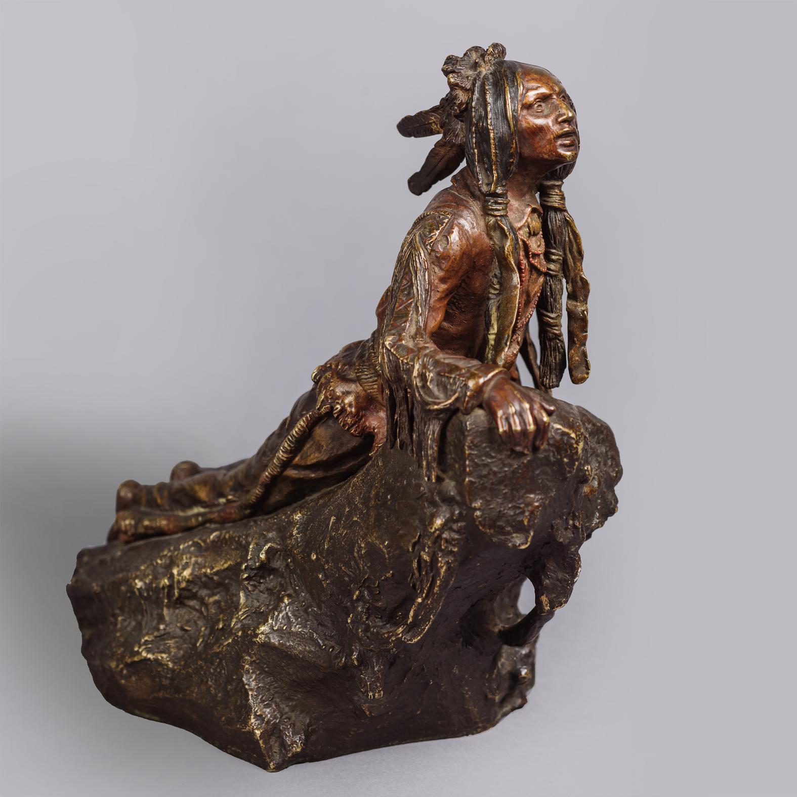 Patinated Bronze Figure of a Native American Scout by Carl Kauba, circa 1910 In Good Condition For Sale In Brighton, West Sussex