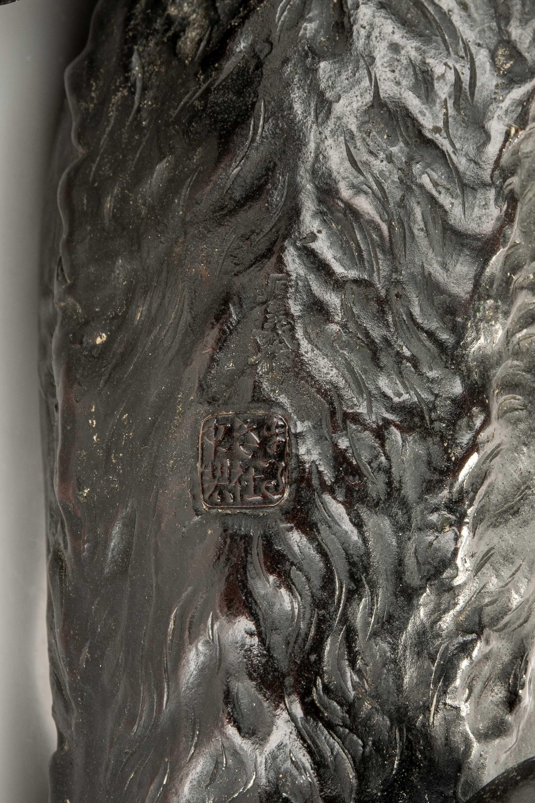 A patinated bronze okimono of a roaring tiger, signed Maruki Company and Atsuyos in vendita 3