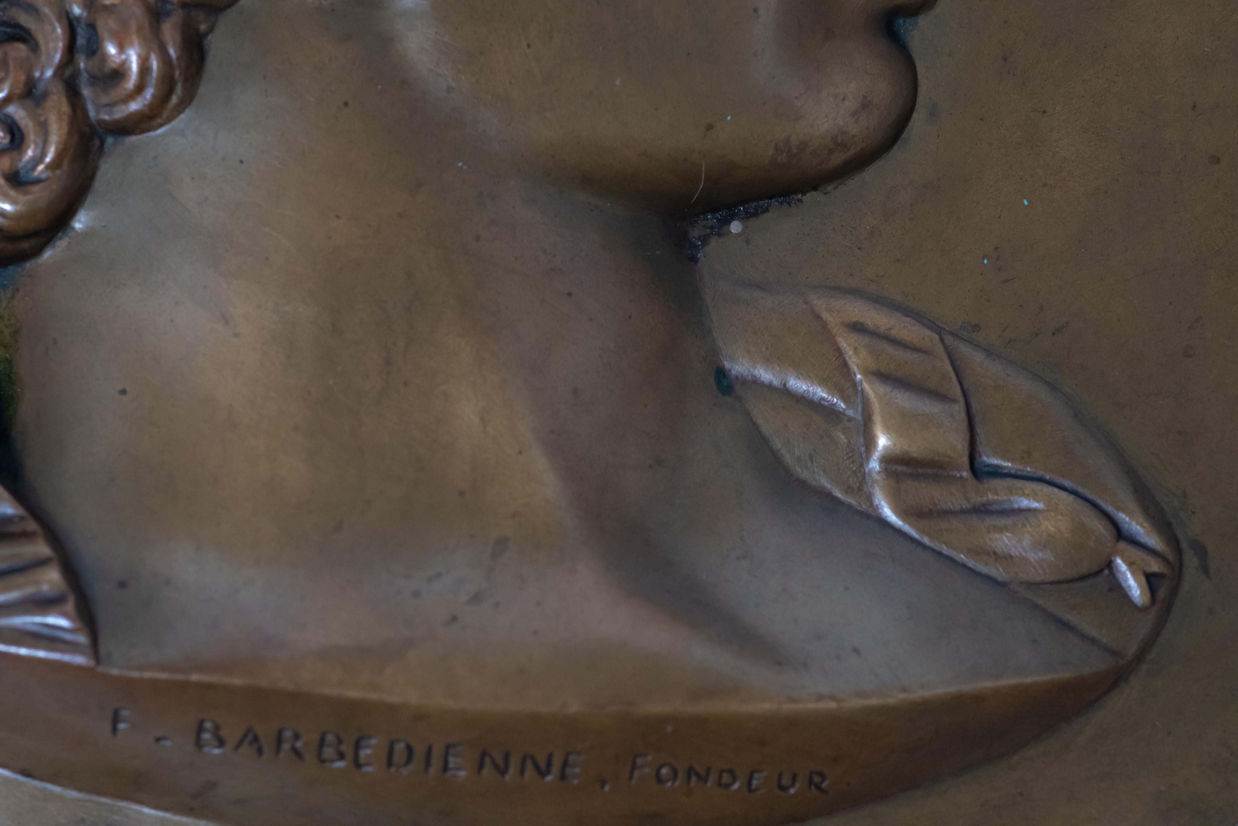 Patiné Plaque en bronze patiné représentant Antinous en vente