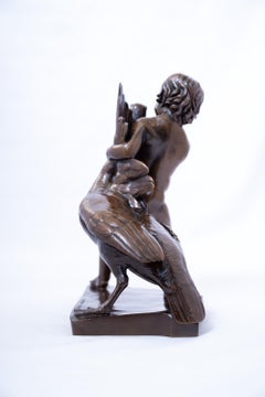 Escultura de bronce patinado de un niño con un ganso