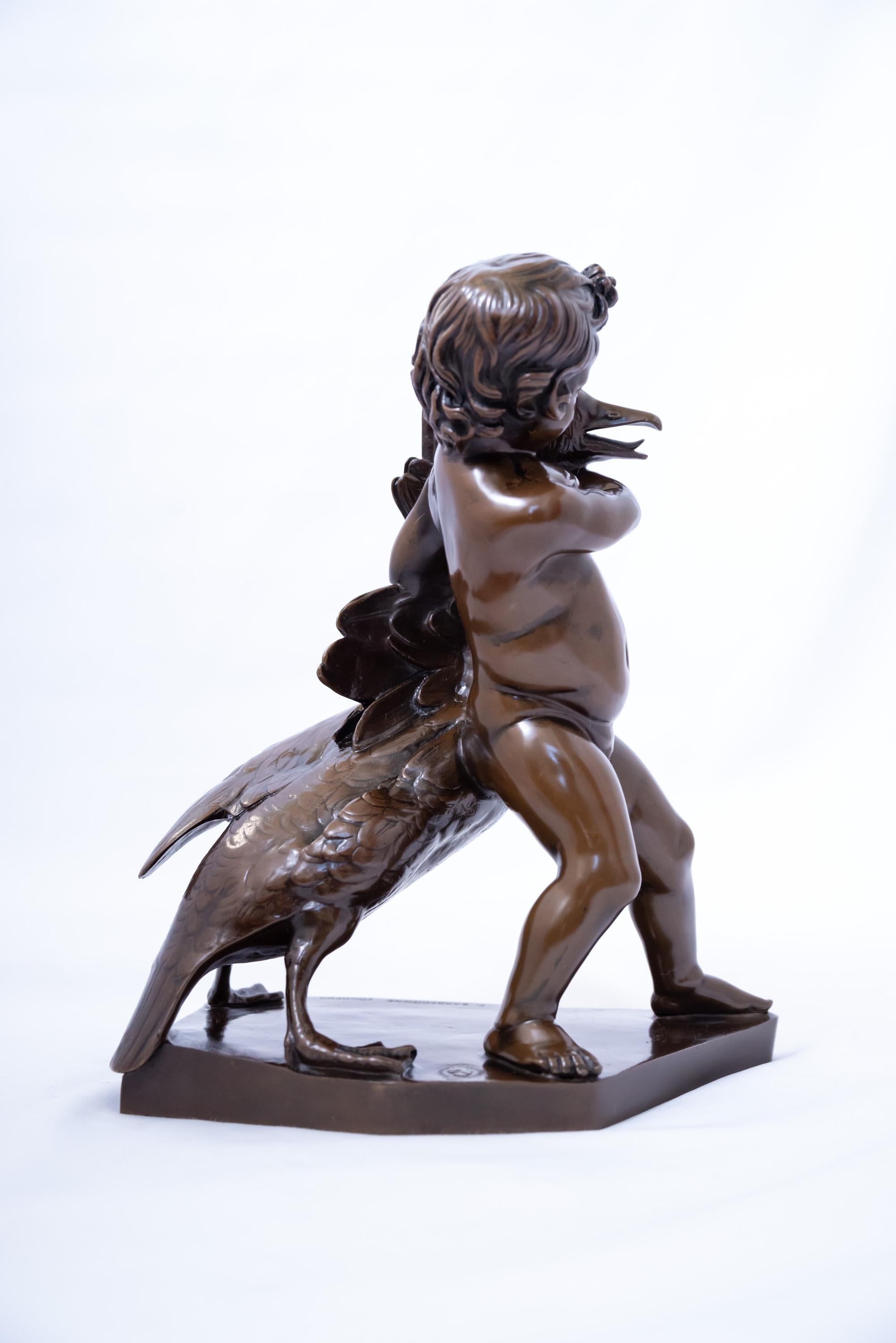 Hellénistique Sculpture en bronze patiné d'un garçon avec une oie en vente