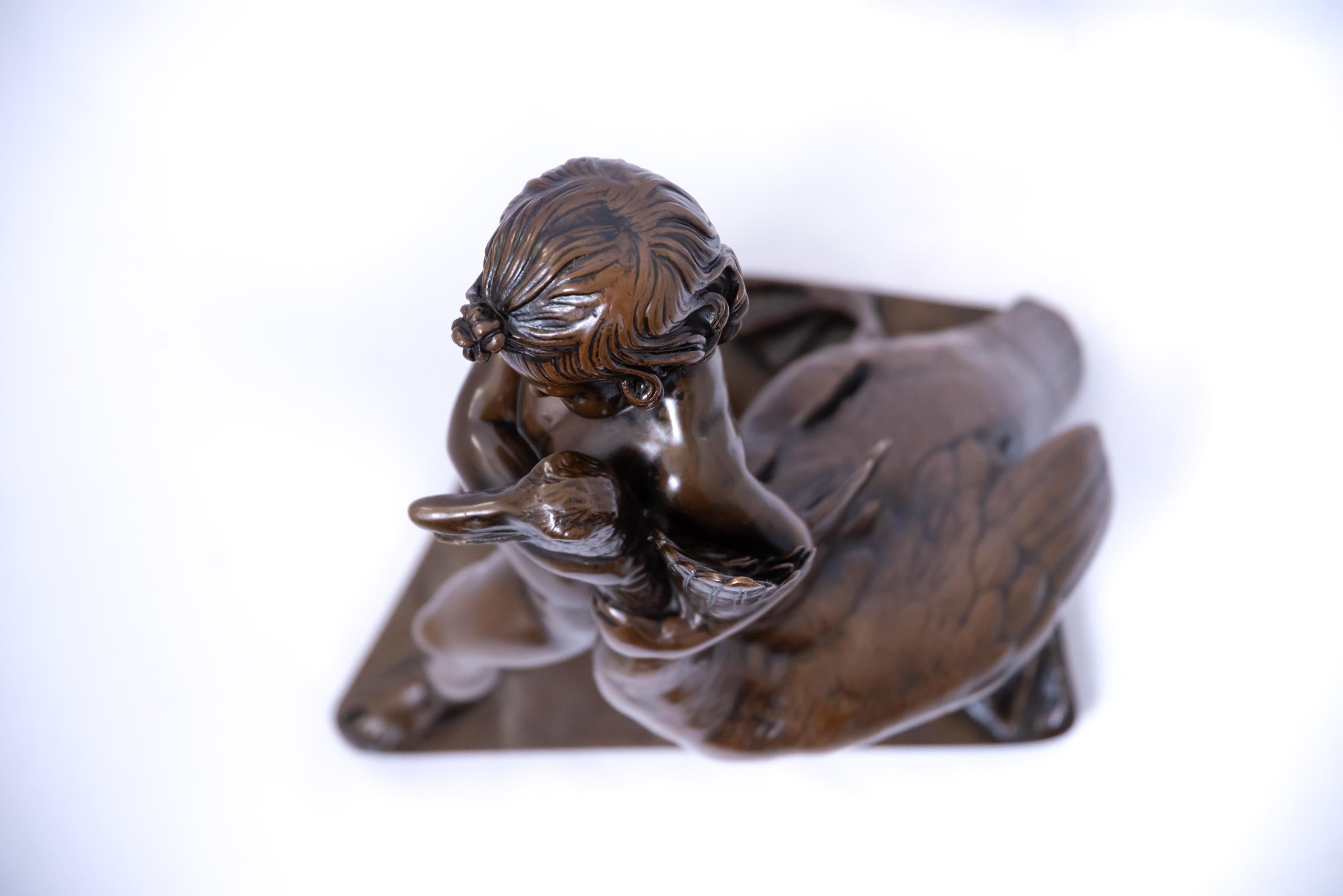 A Patinated Bronze Sculpture of a Boy with a Goose In Good Condition For Sale In 263-0031, JP